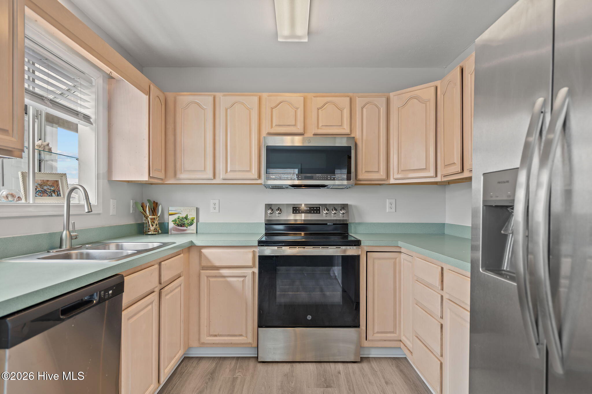 100562748 | Photo 38