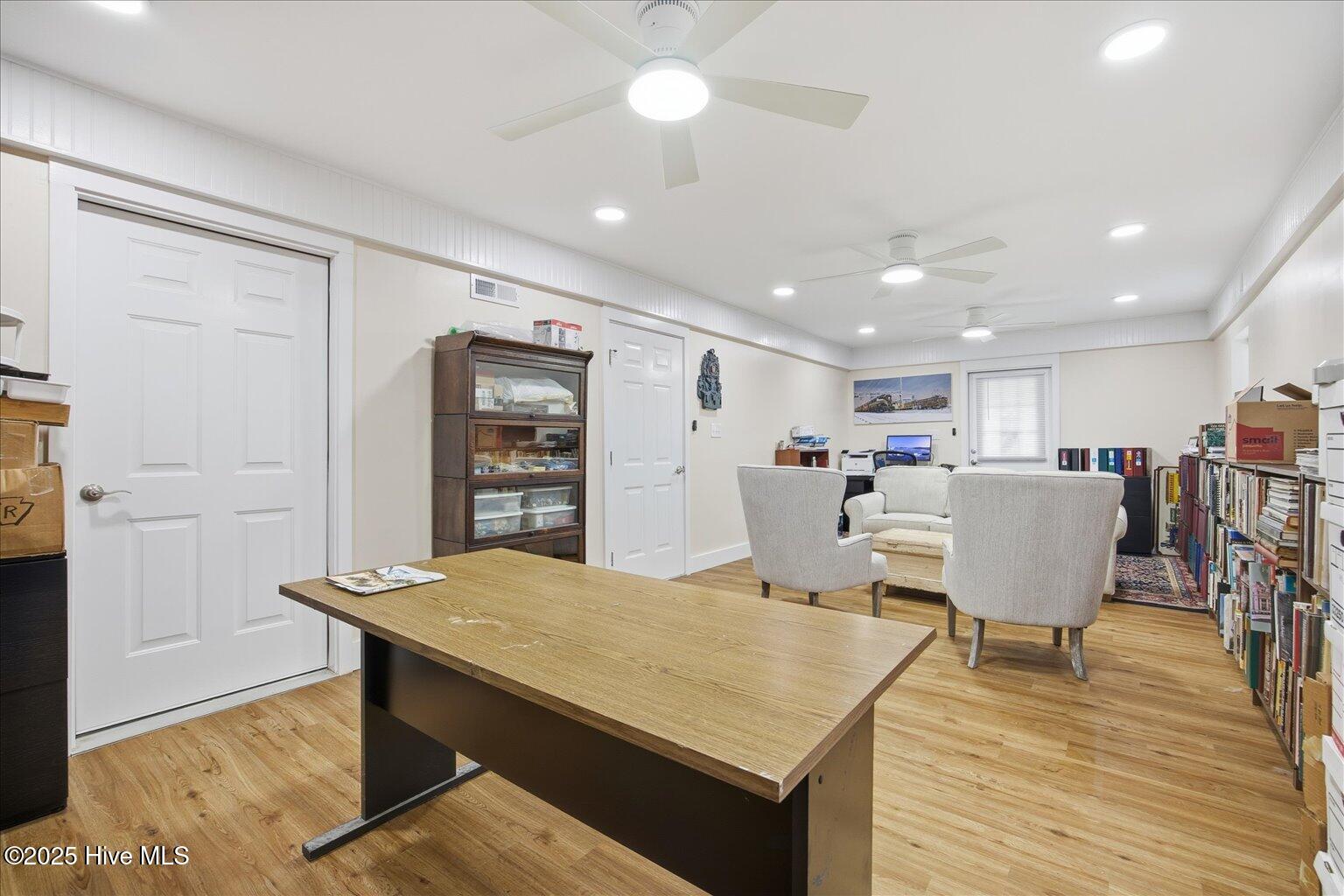 100546689 | Photo 13