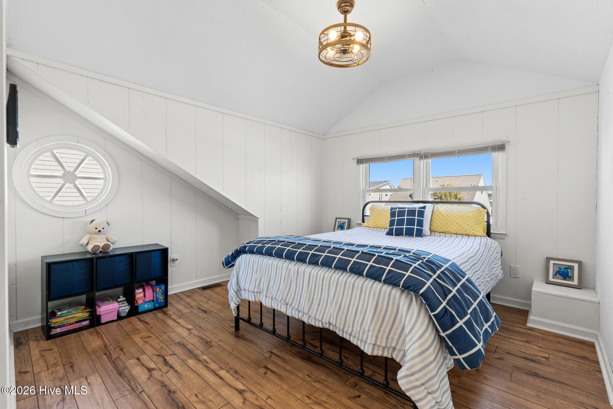 100564426 | Photo 19