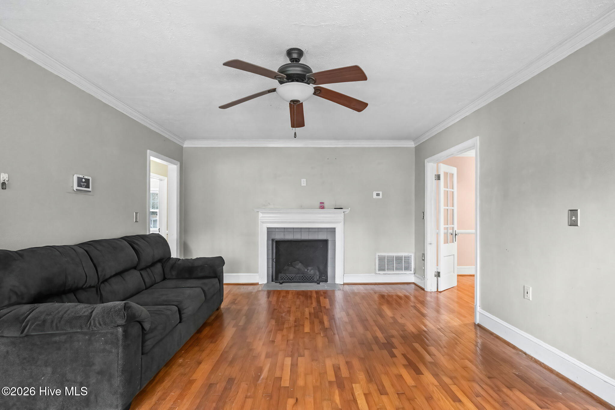 100549588 | Photo 12