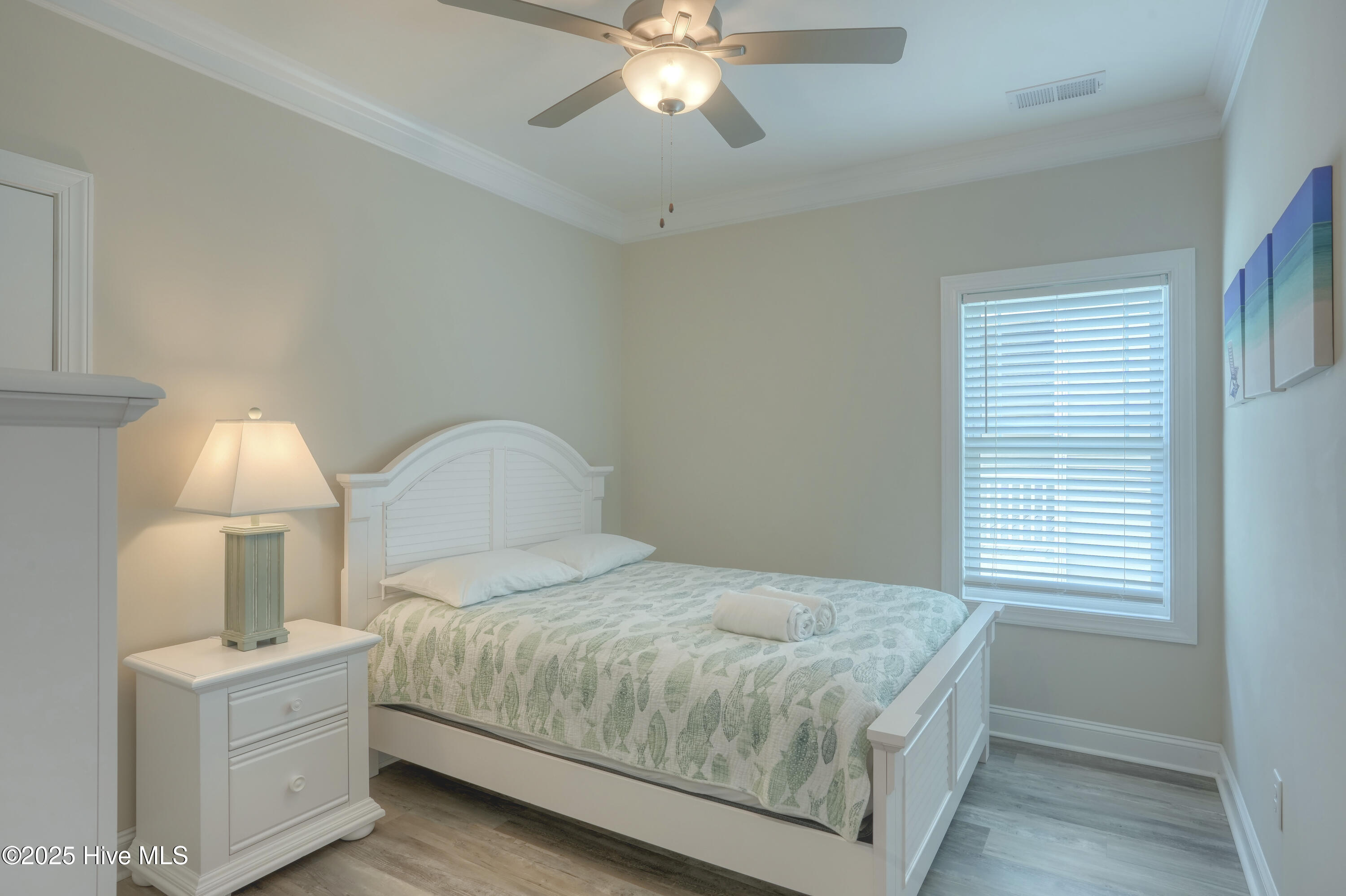 100510415 | Photo 42