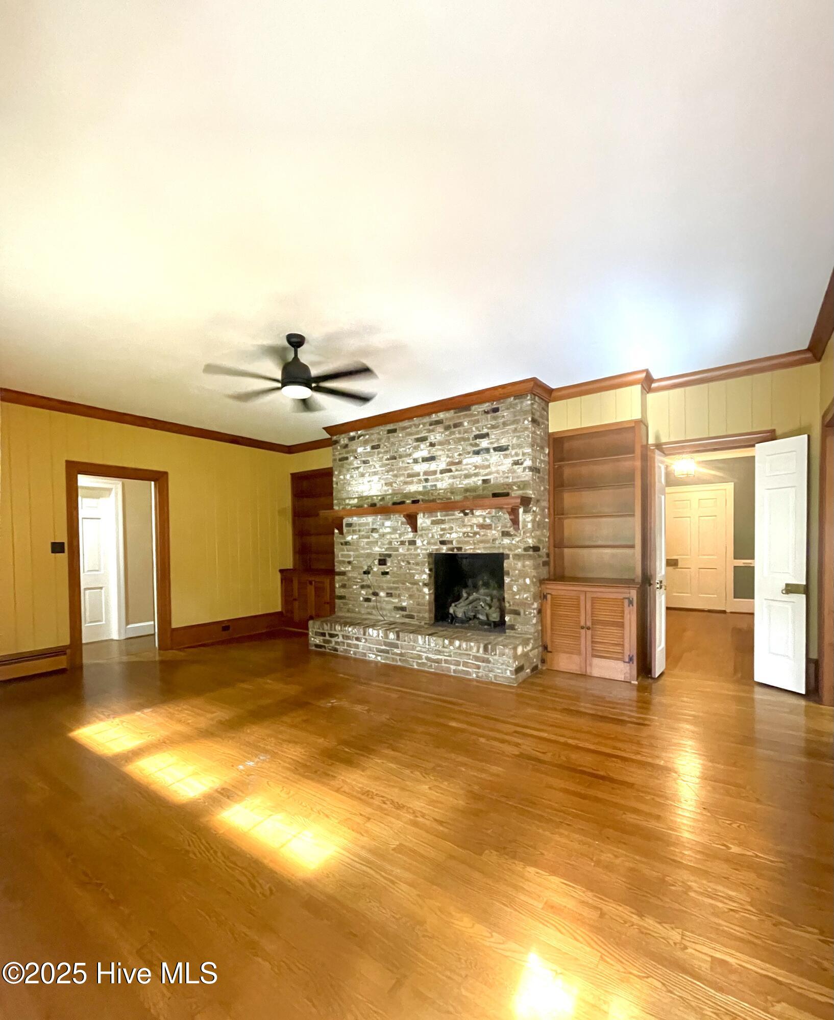 401 Brentwood Drive N