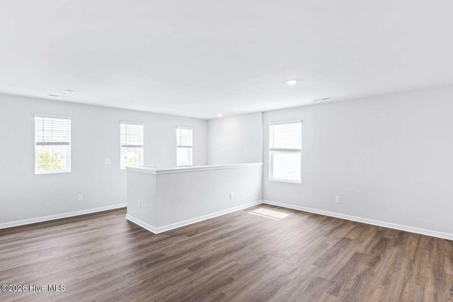 100533204 | Photo 25