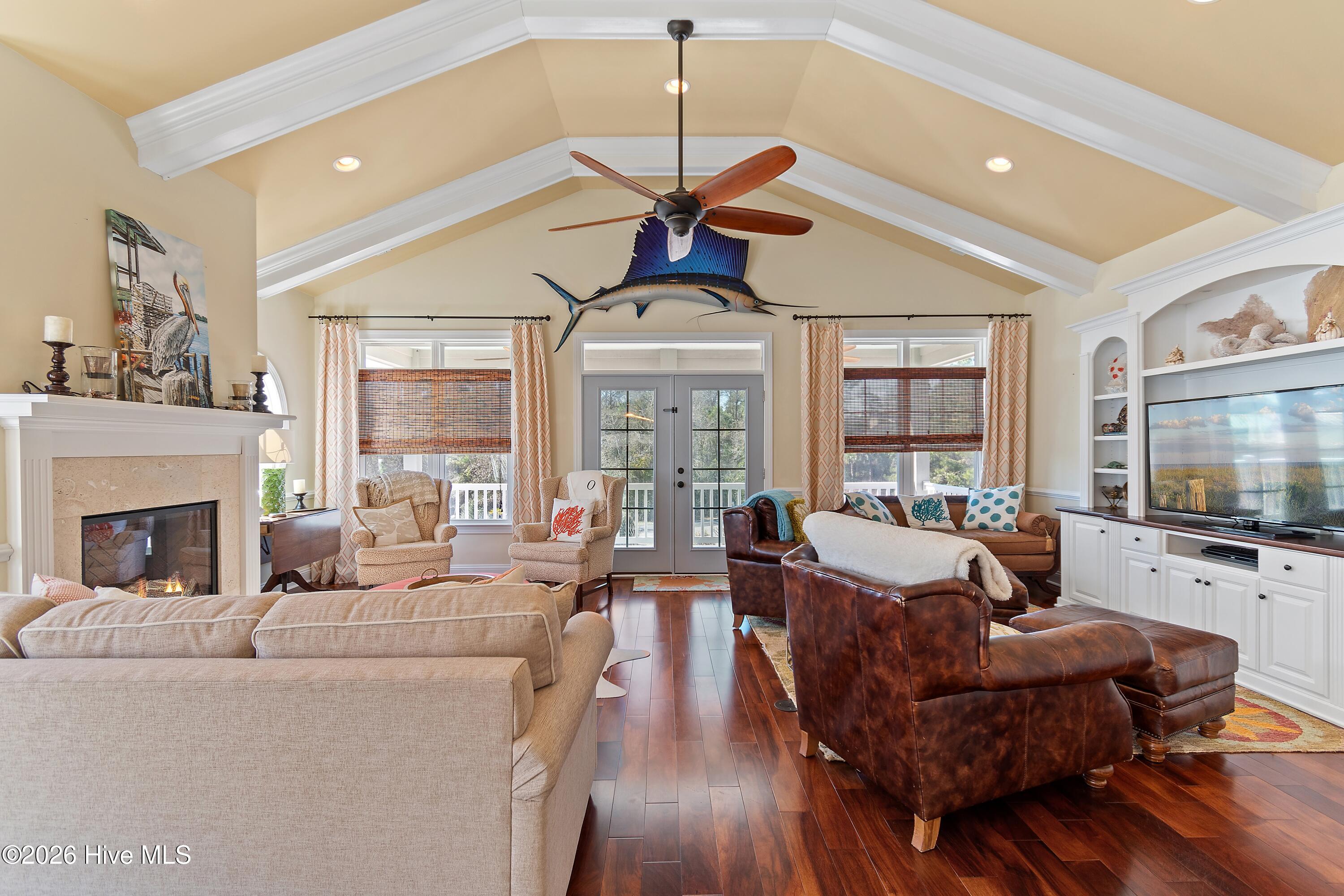 100558702 | Photo 13