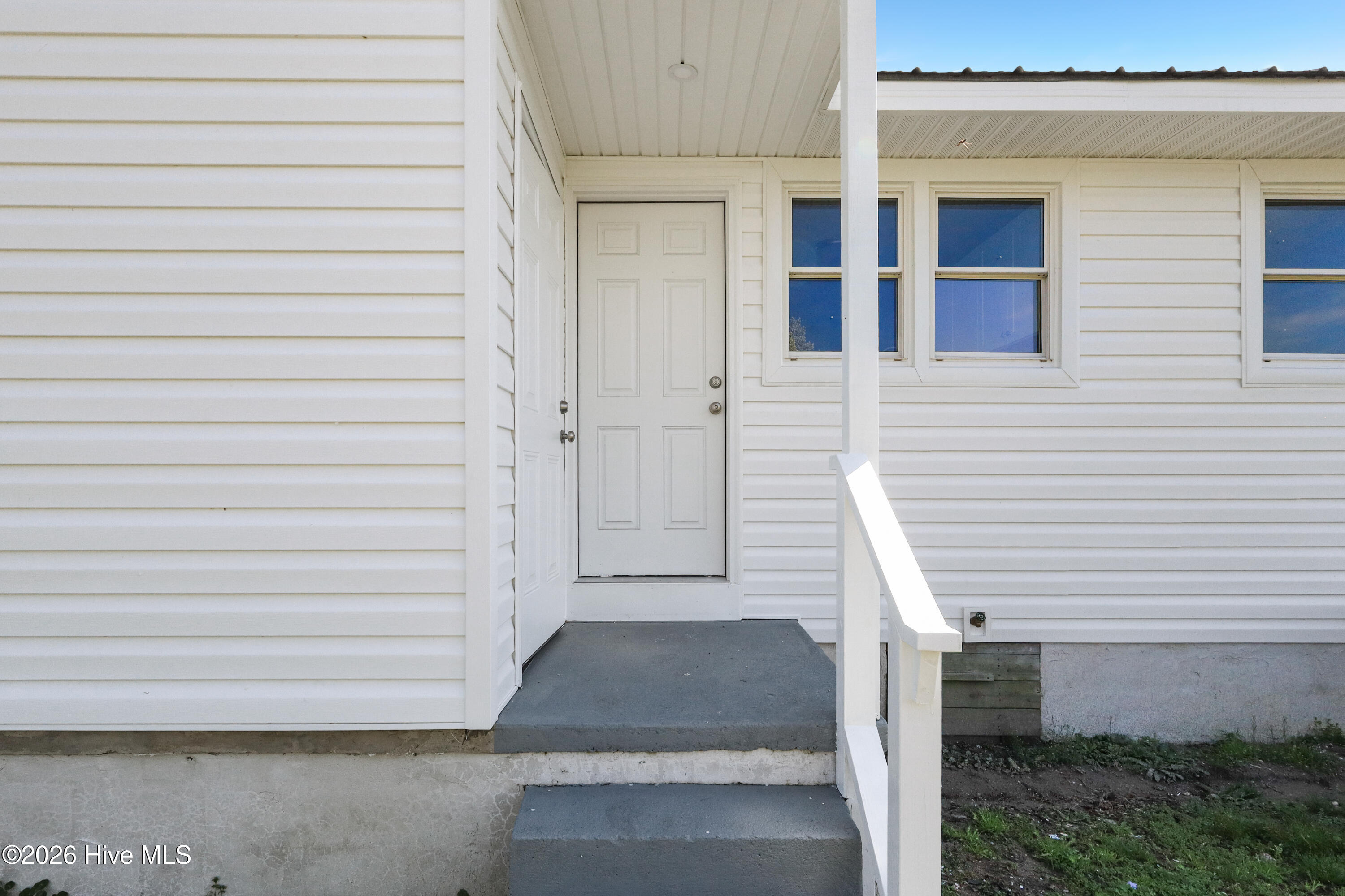 100560187 | Photo 27