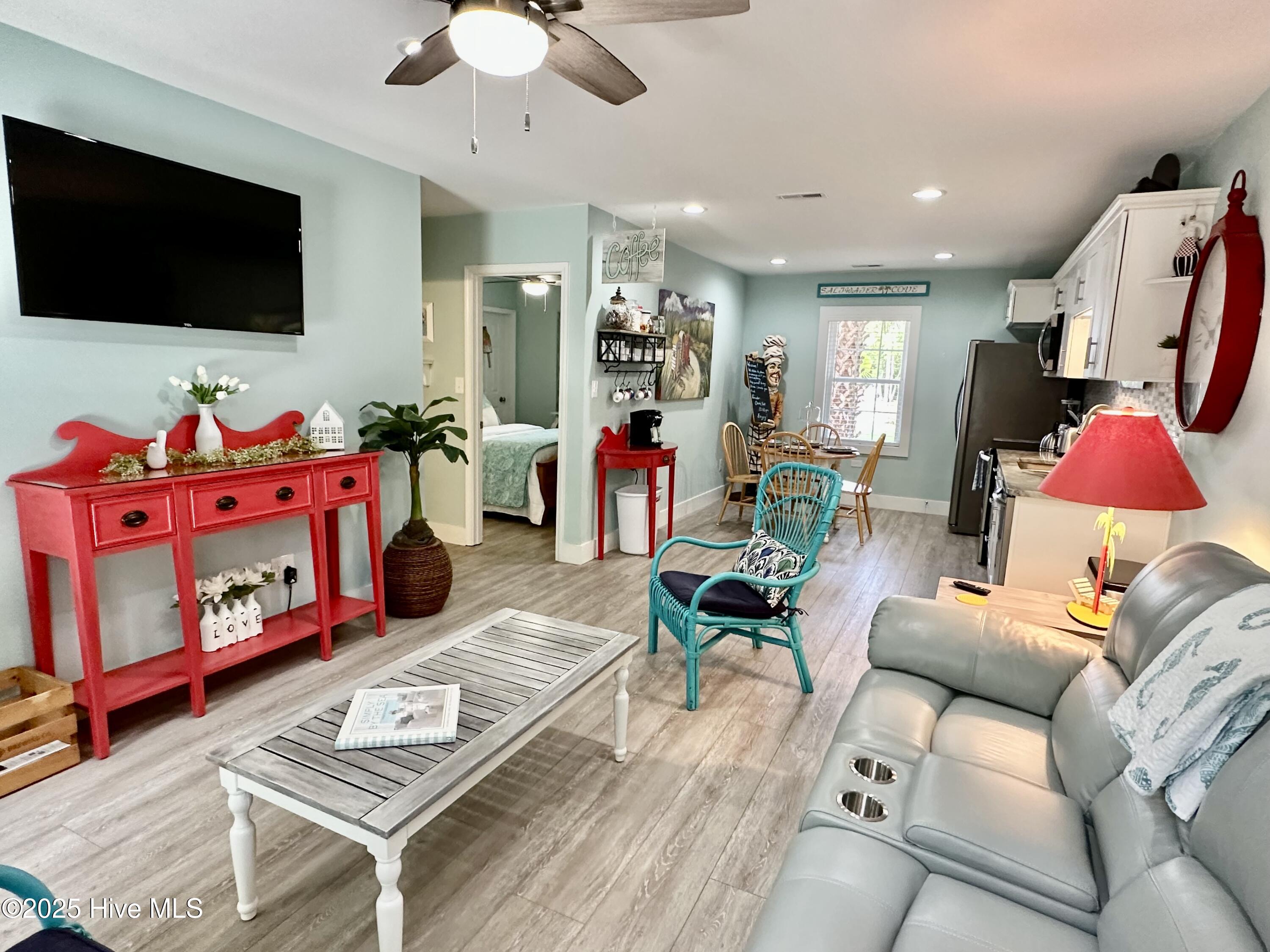 100559925 | Photo 57