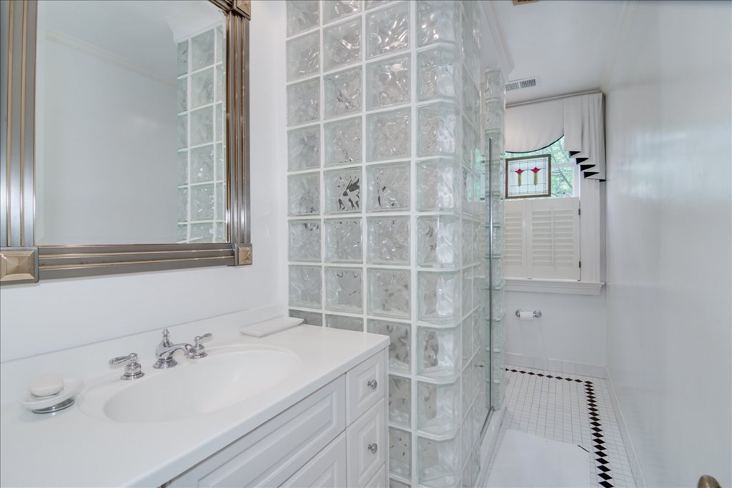 Fourth upstairs bathroom