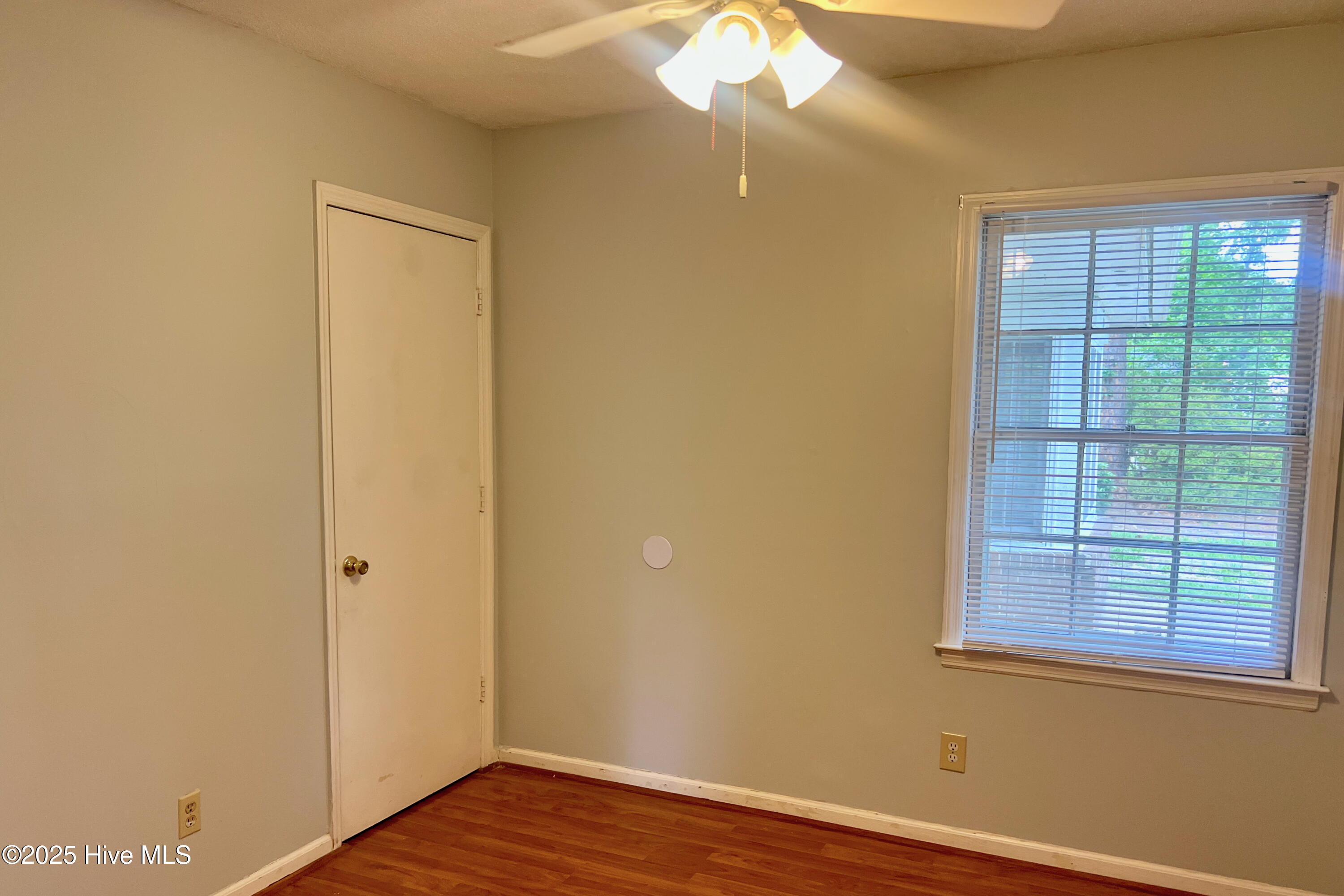 100536108 | Photo 15