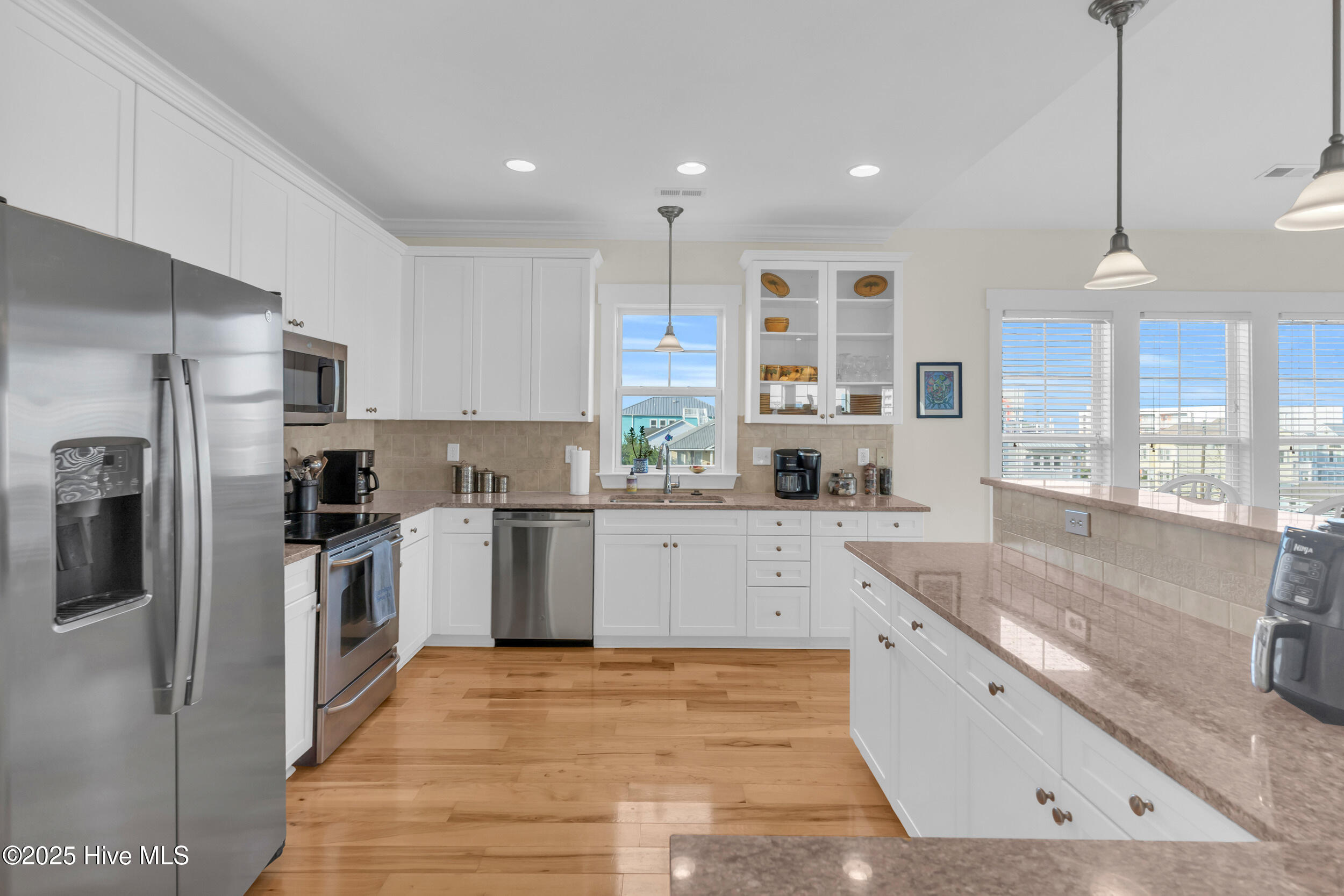 100530363 | Photo 10