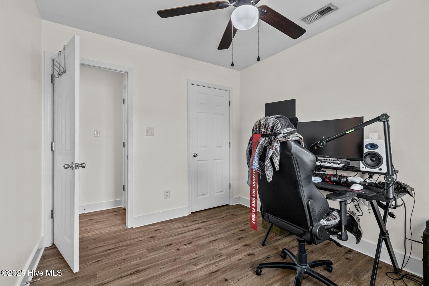 100536687 | Photo 16