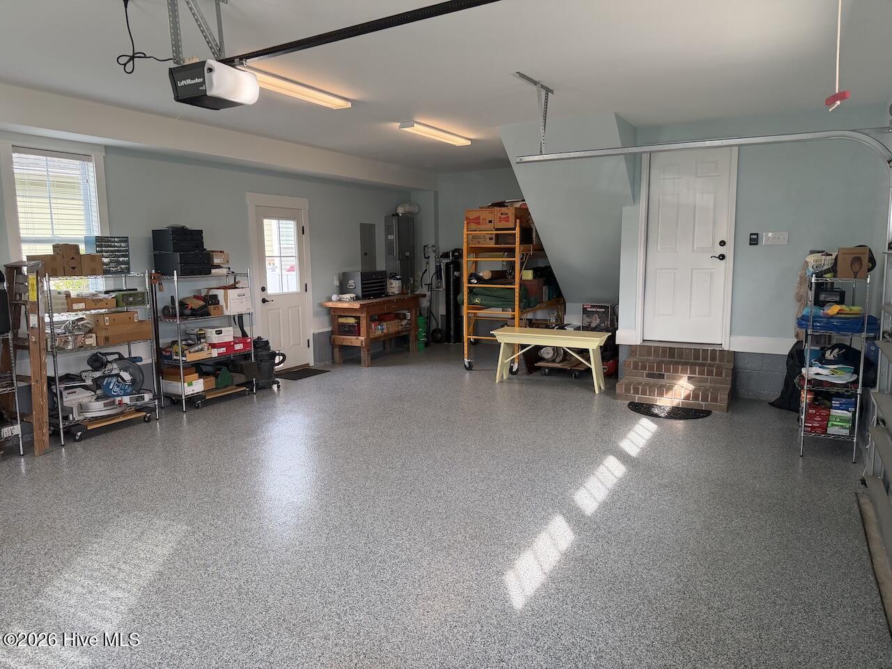 100563234 | Photo 36