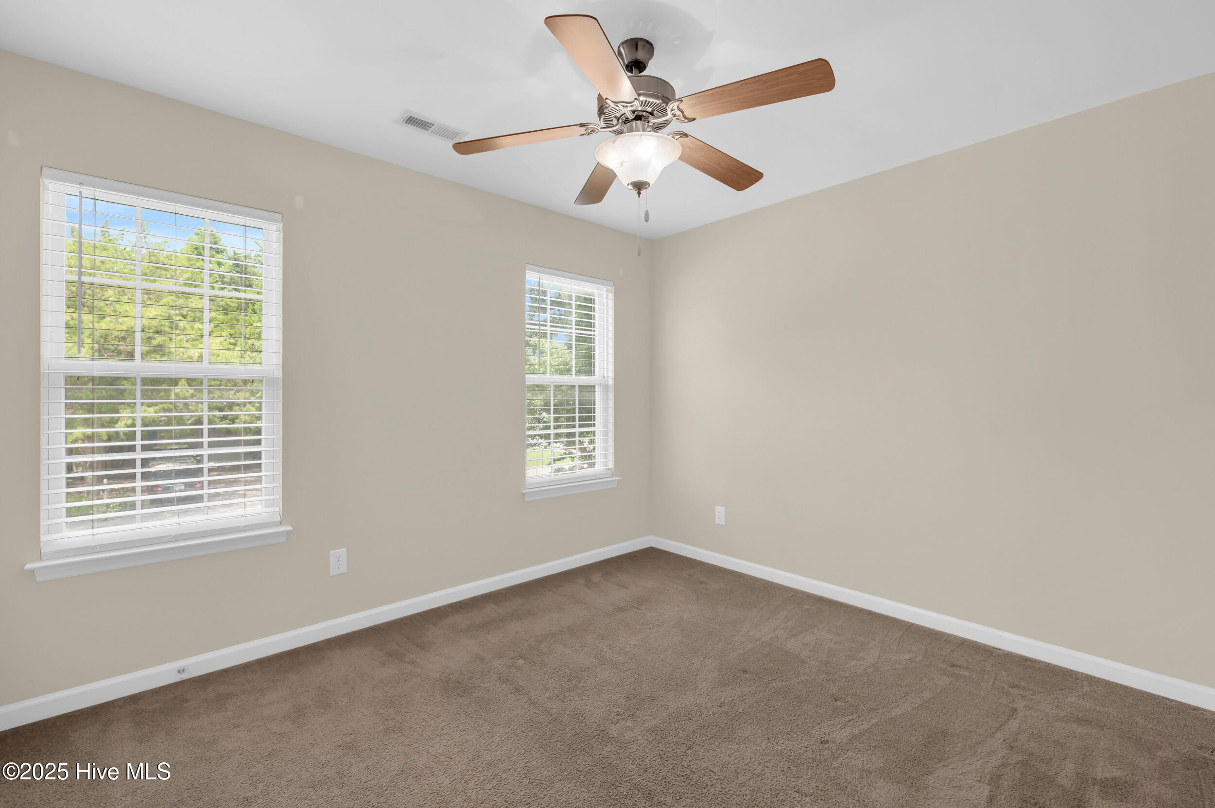 100532277 | Photo 38