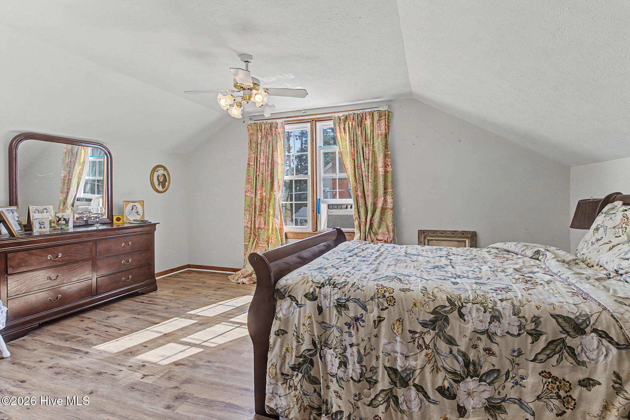 100556985 | Photo 28