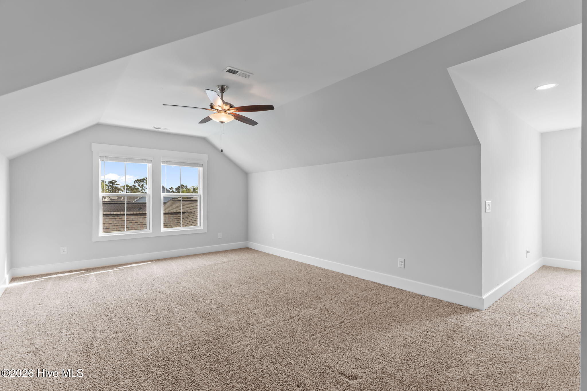 100562653 | Photo 42