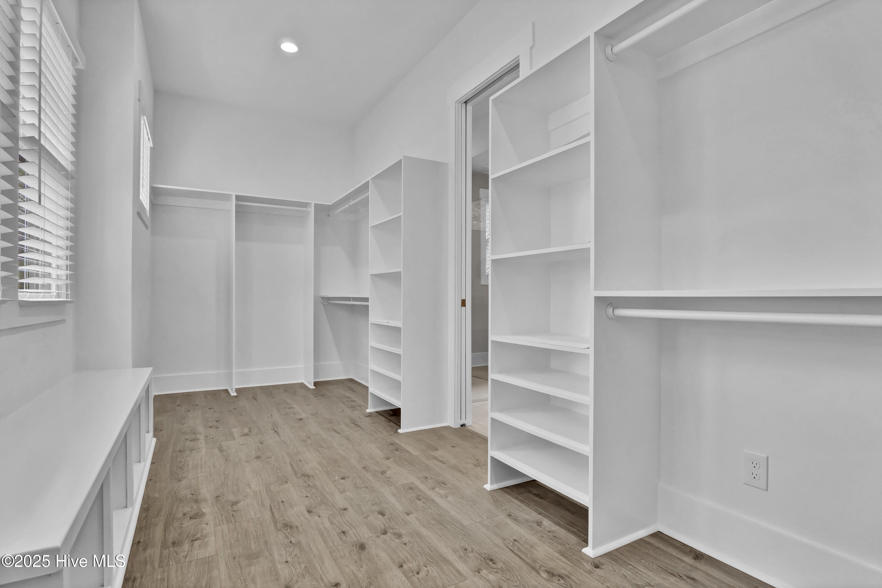 100531256 | Photo 16