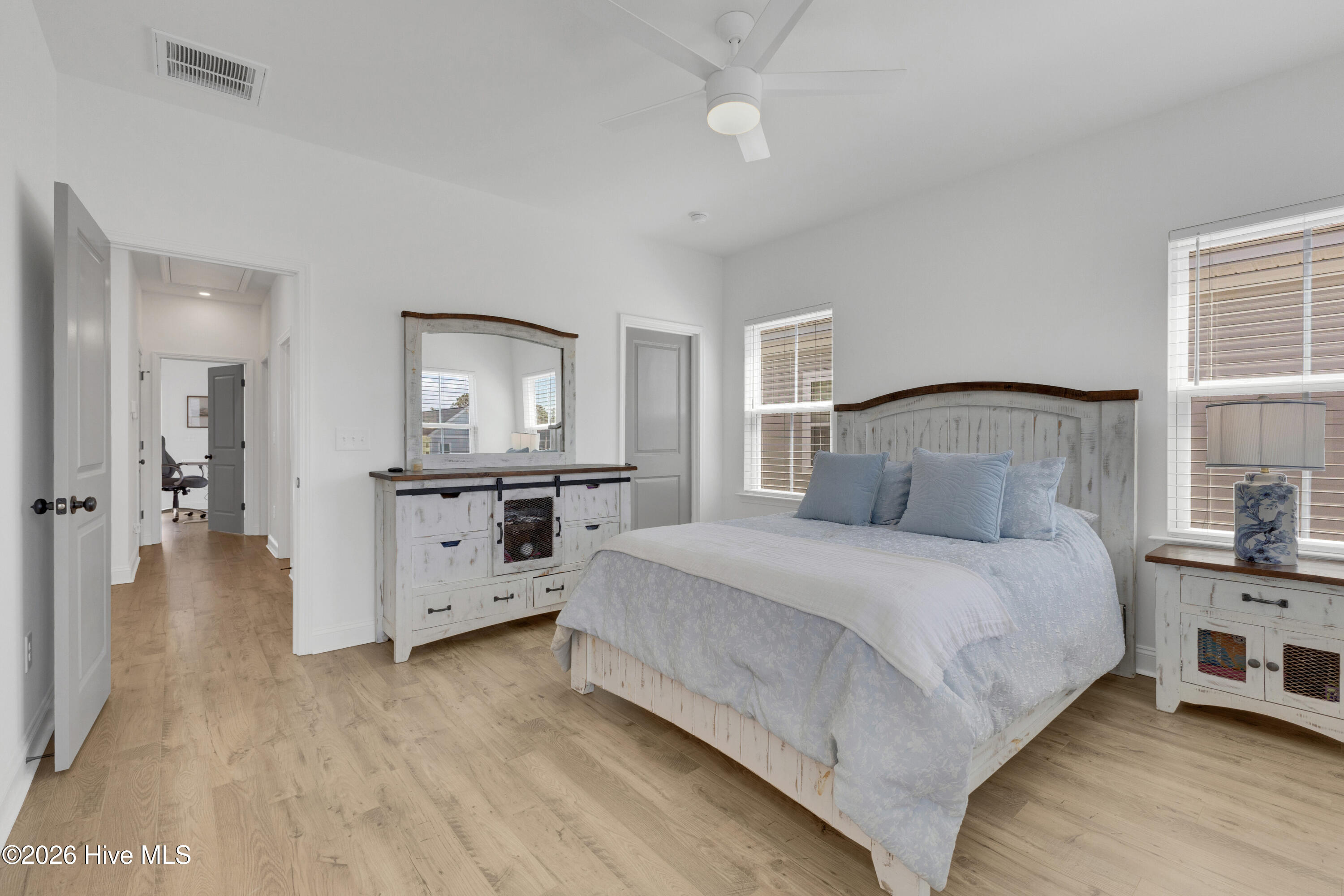 100566807 | Photo 23