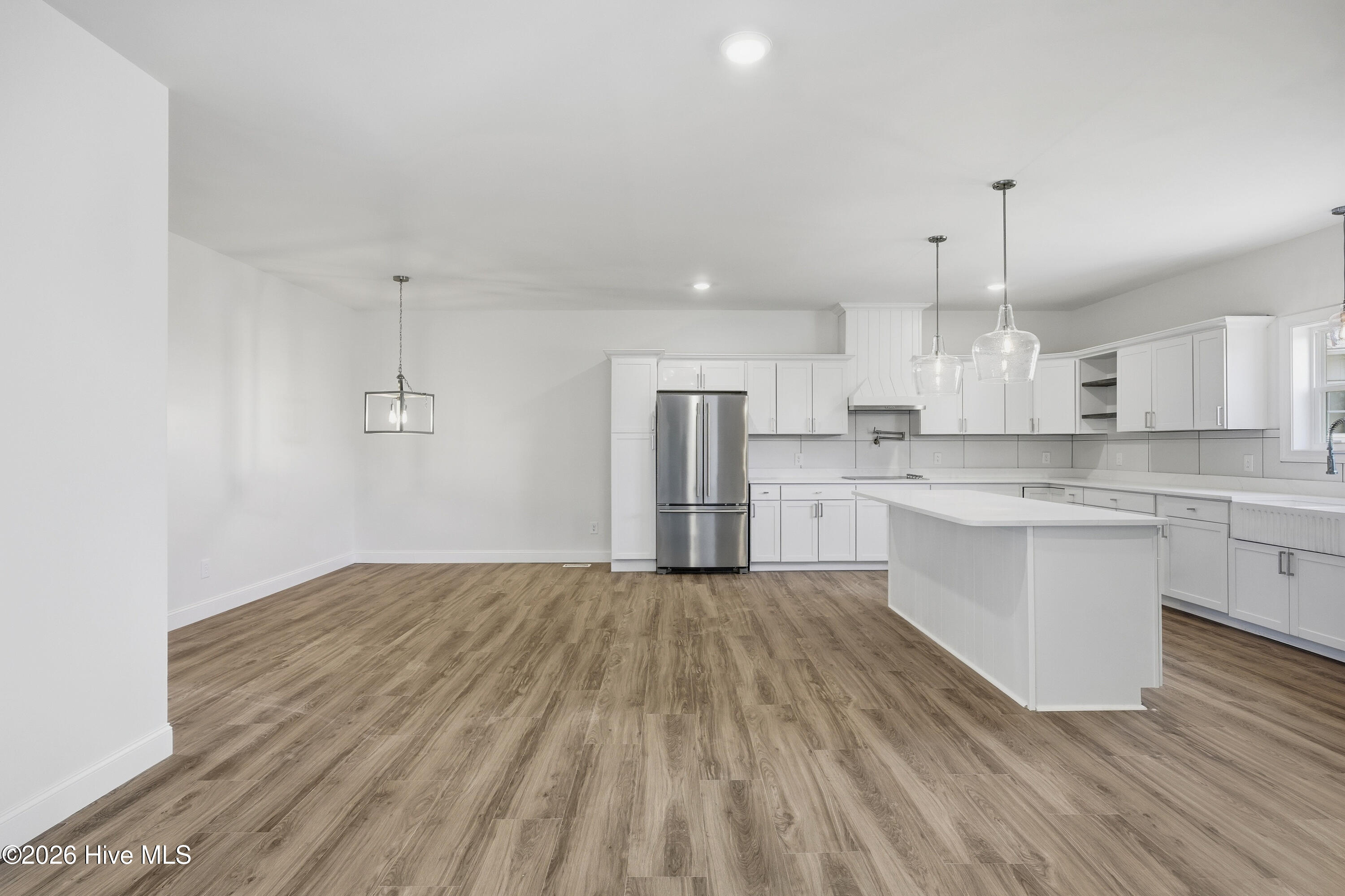 100569941 | Photo 23