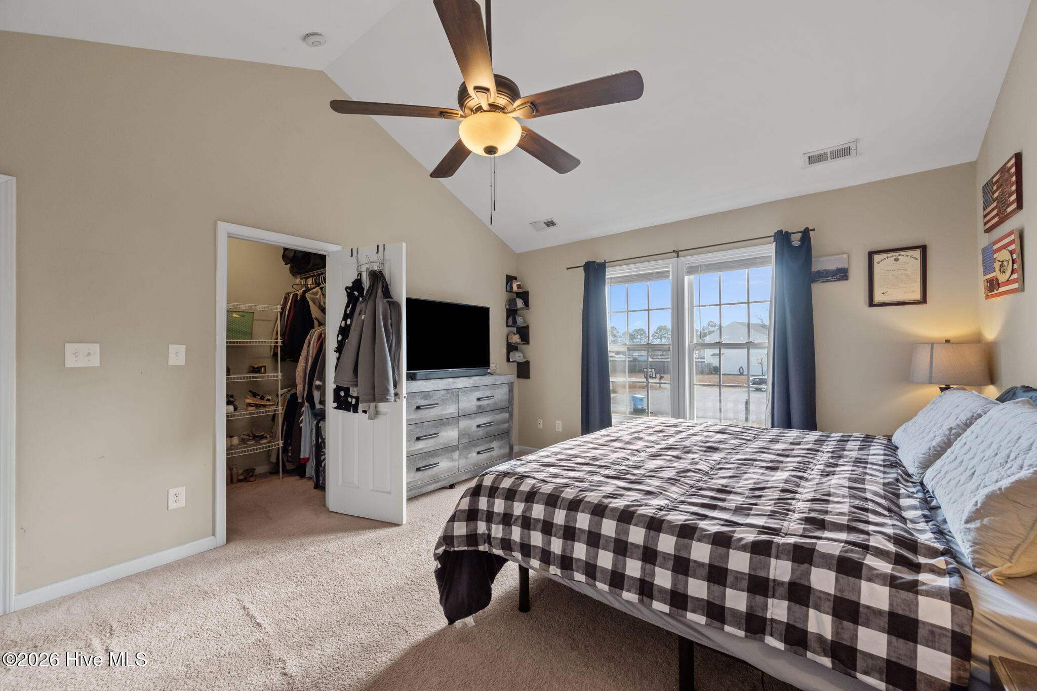 100547429 | Photo 25