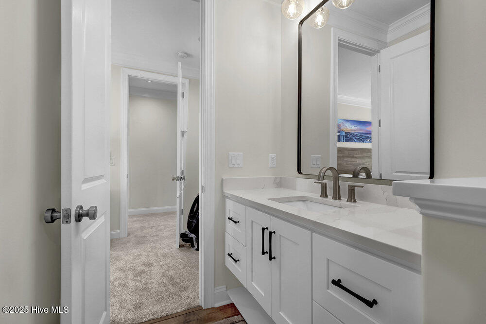 100499001 | Photo 53