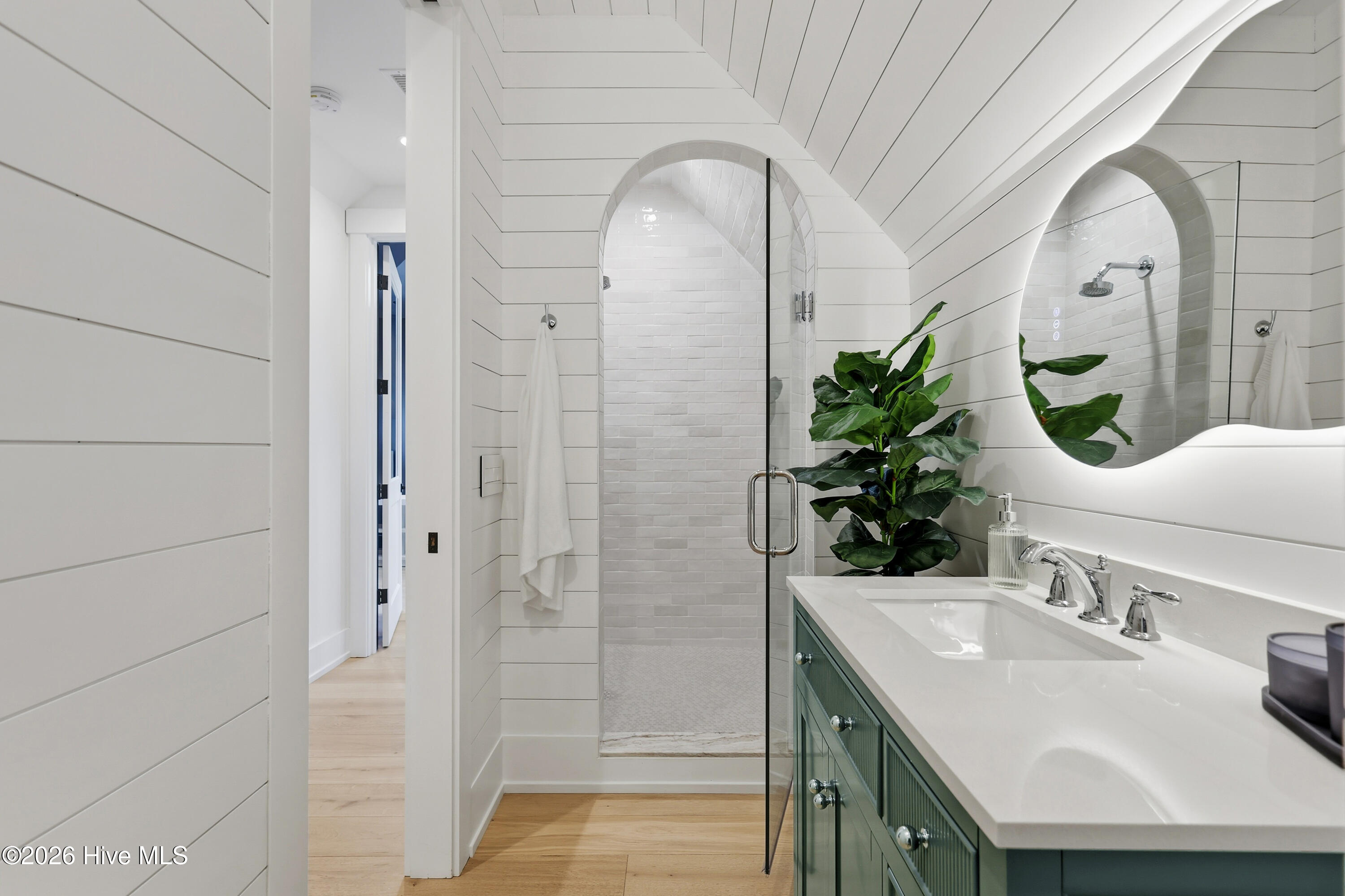 100554567 | Photo 46