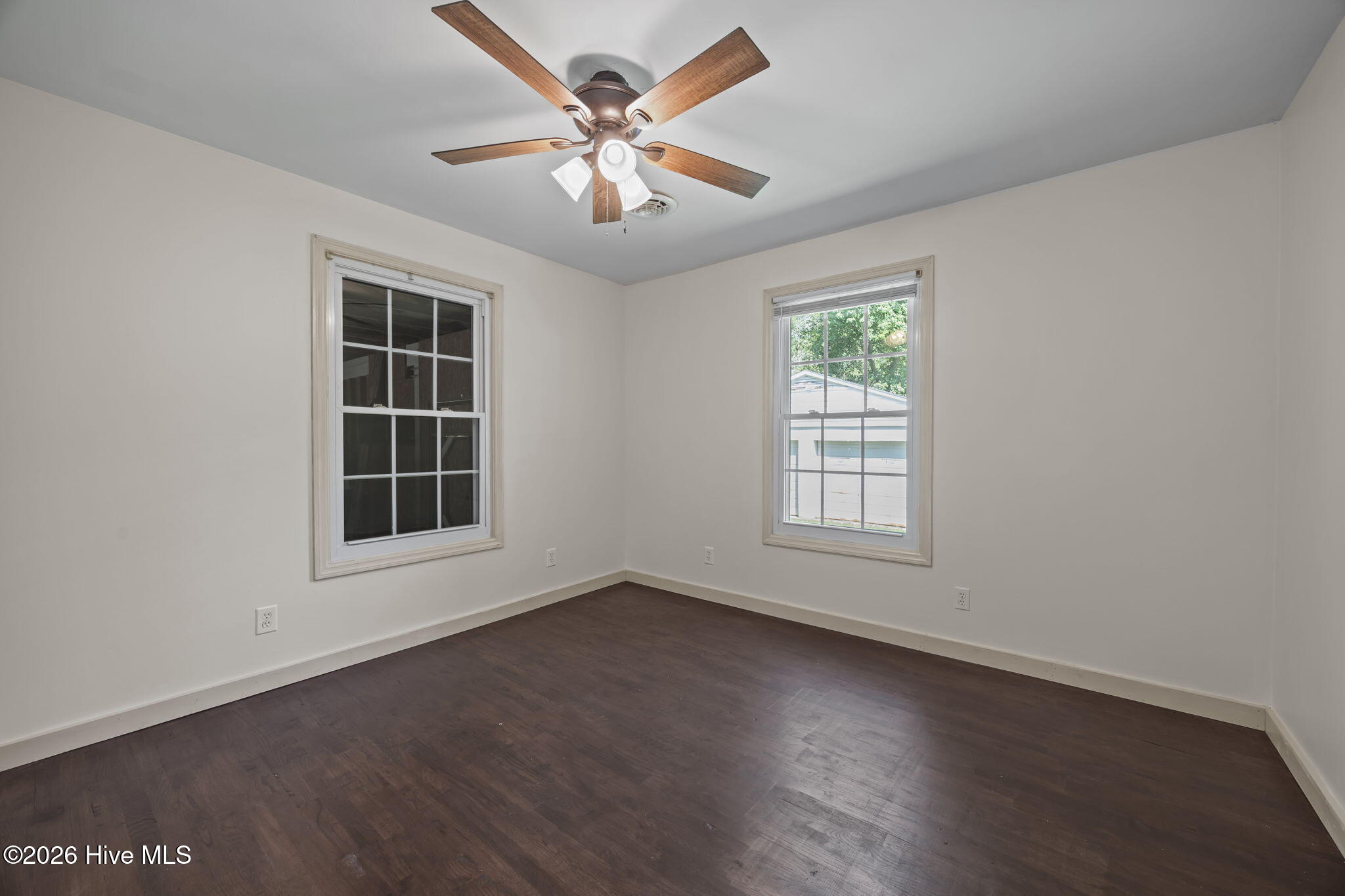 100567940 | Photo 22