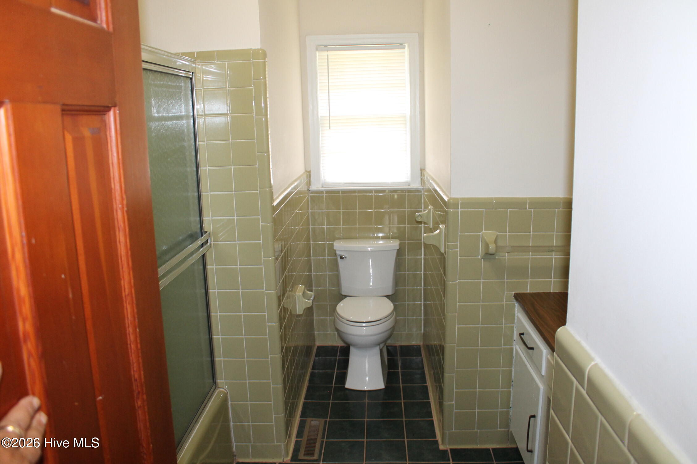 100565627 | Photo 44