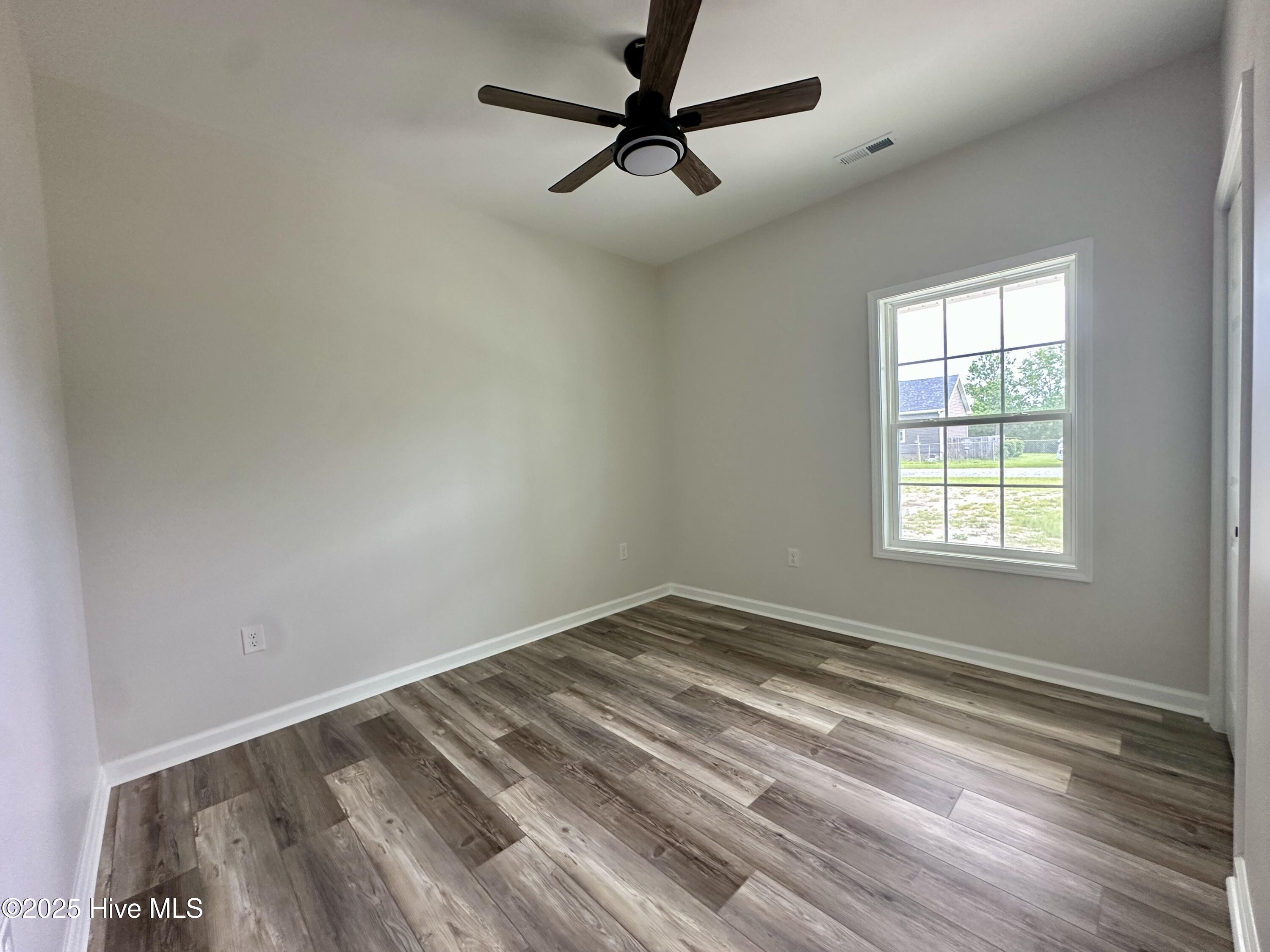 100520953 | Photo 12