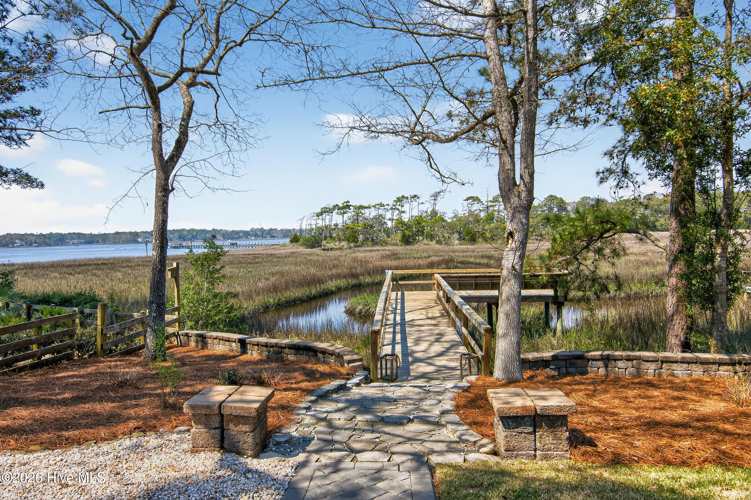 100565321 | Photo 54