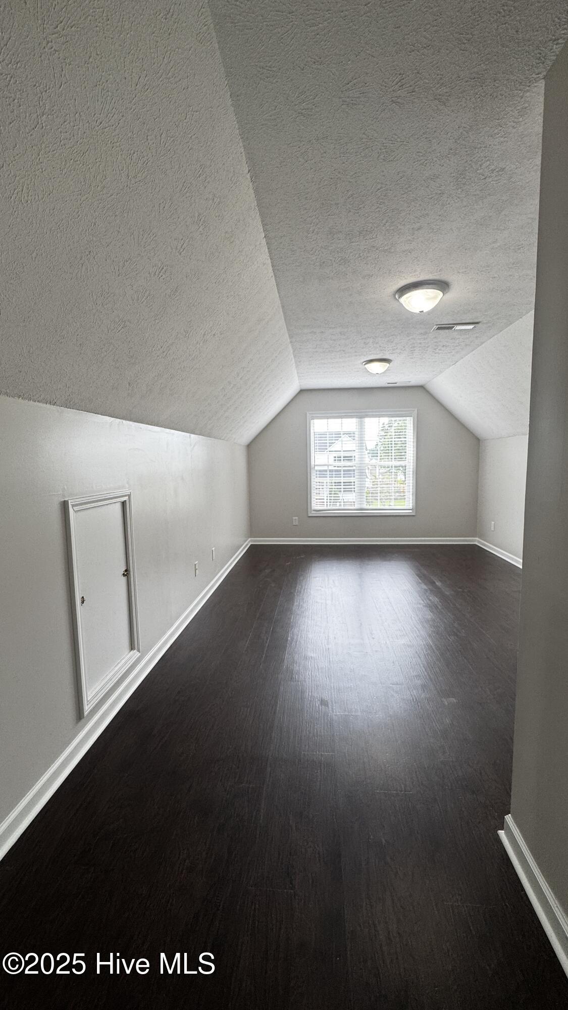 100525819 | Photo 16