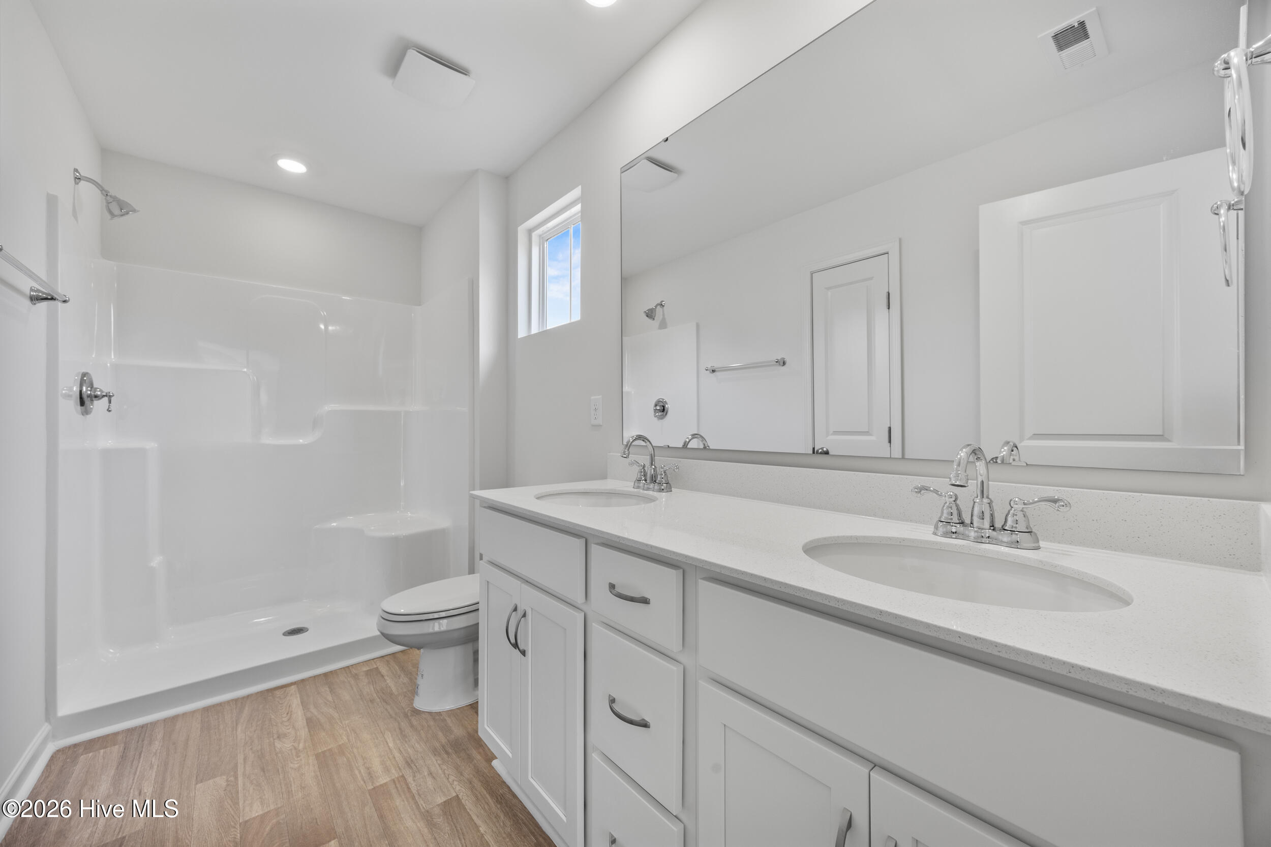 100570048 | Photo 18