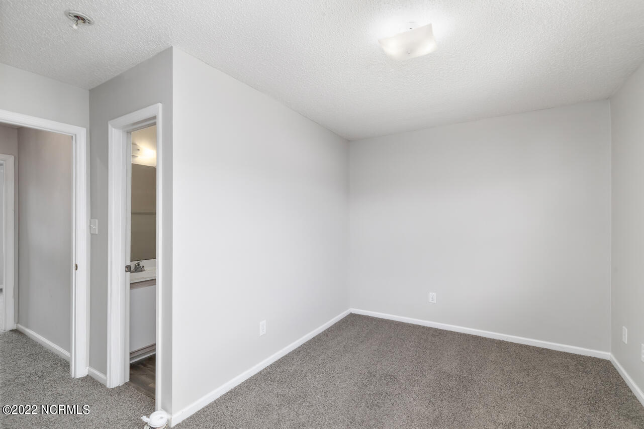 100553769 | Photo 18