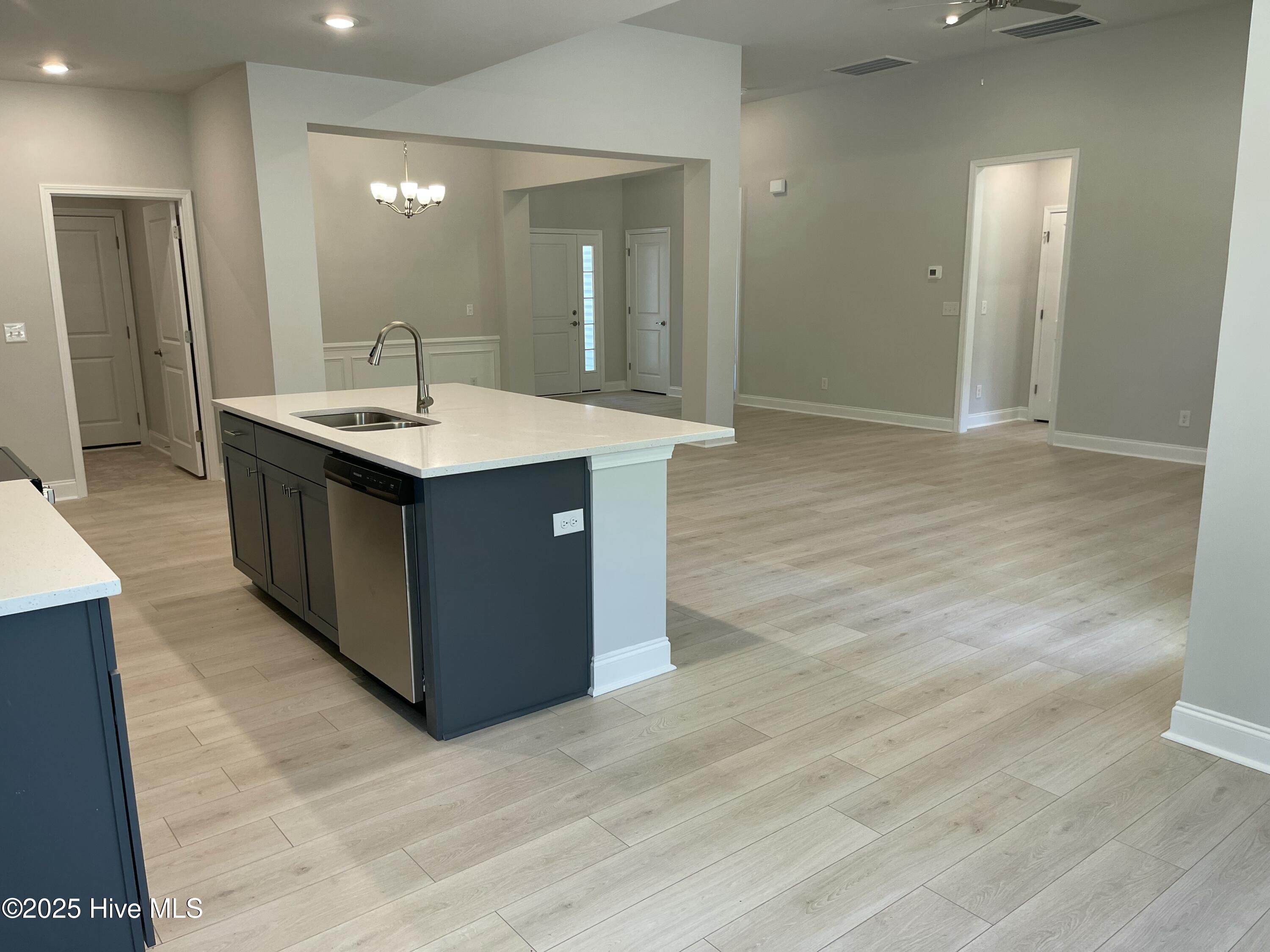 100546686 | Photo 28