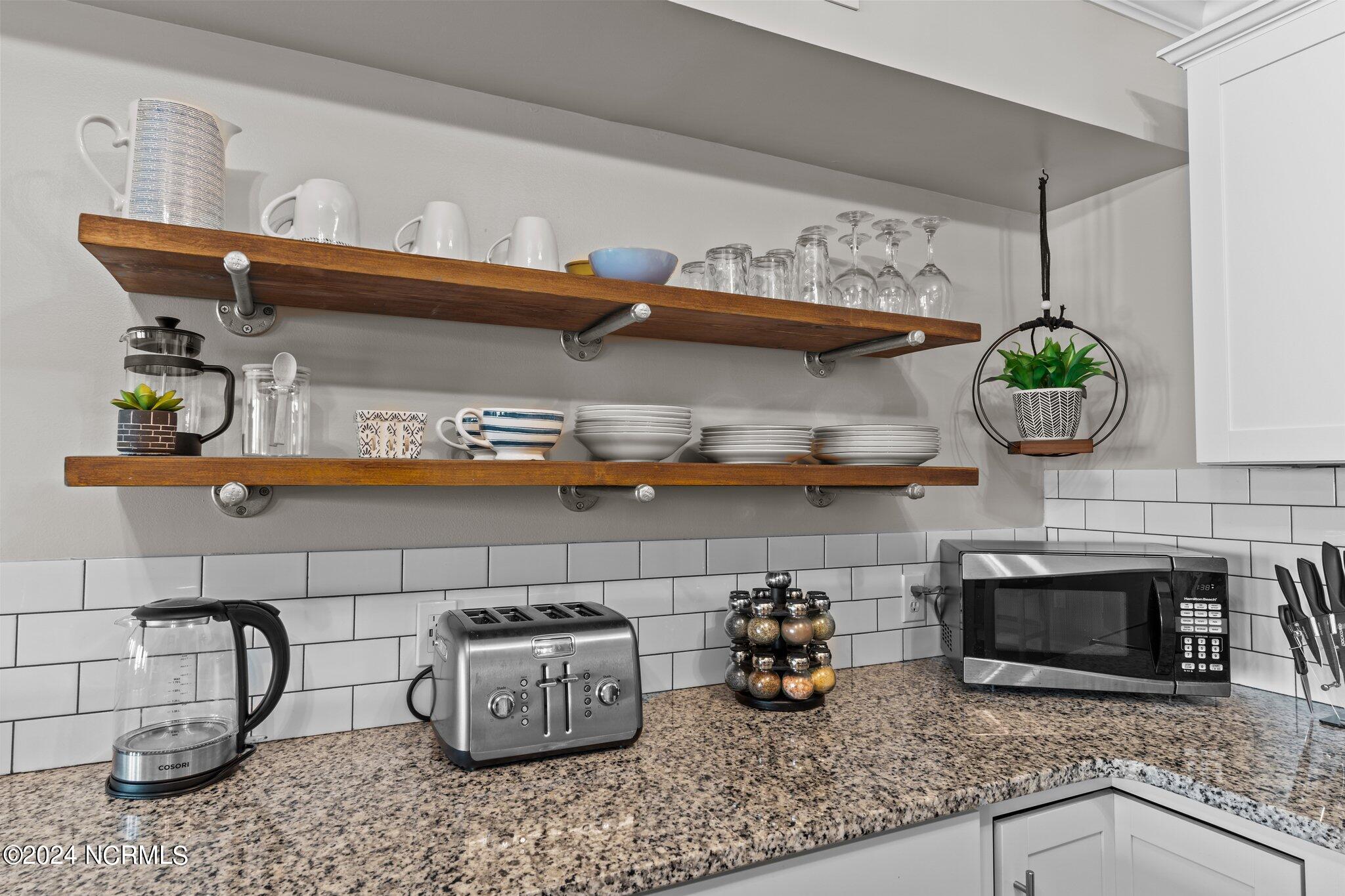 100501206 | Photo 16