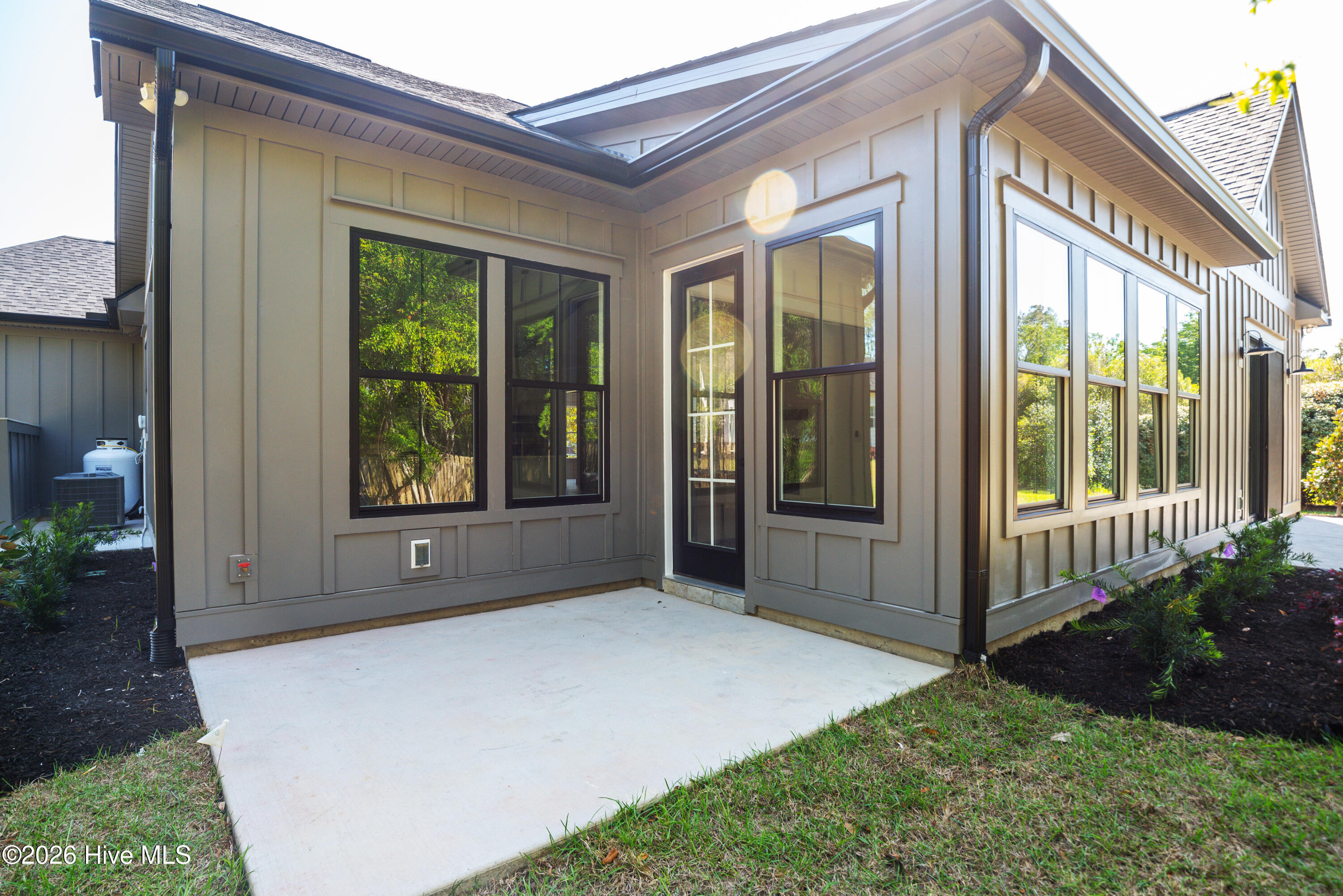 100547115 | Photo 45