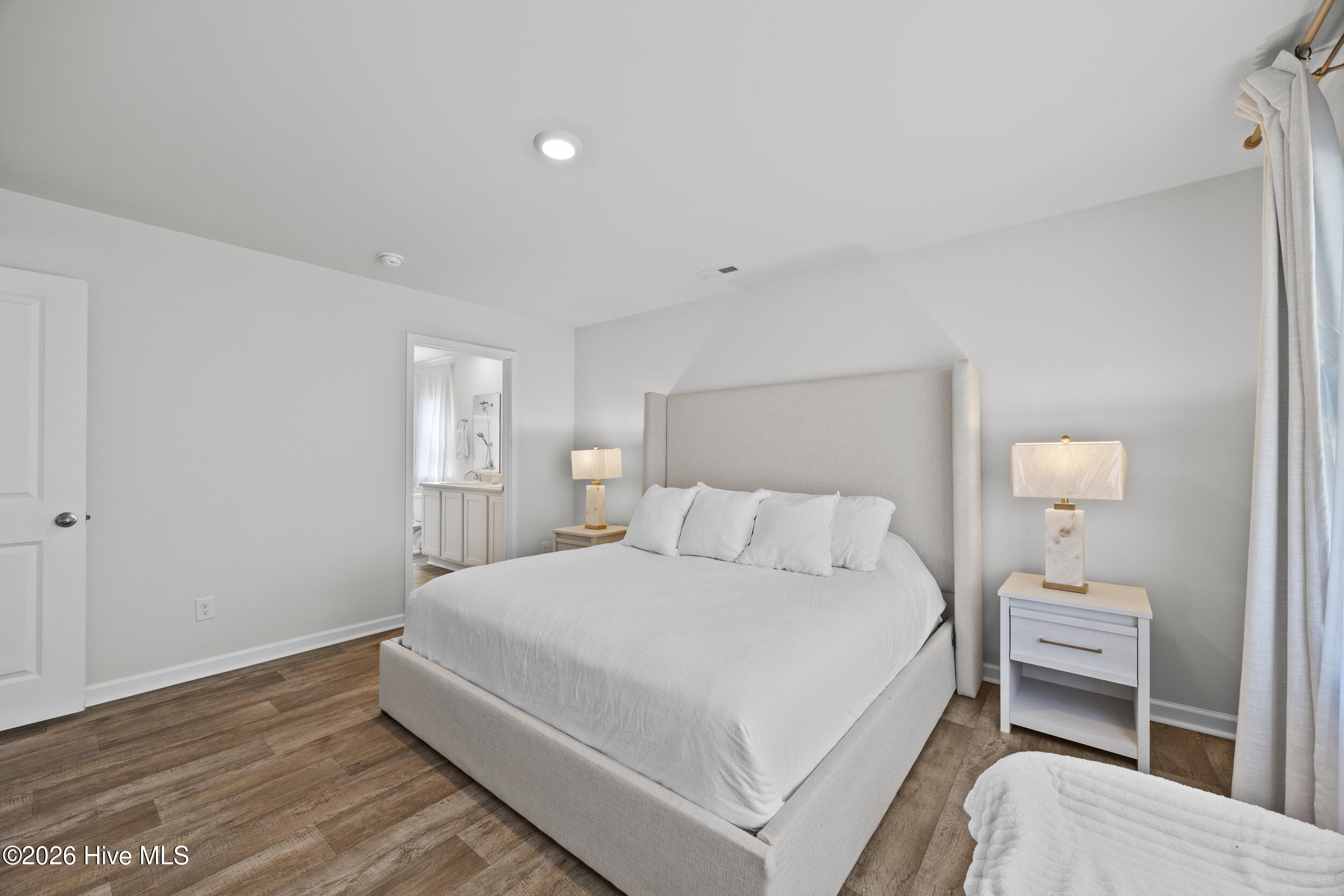 100562687 | Photo 32