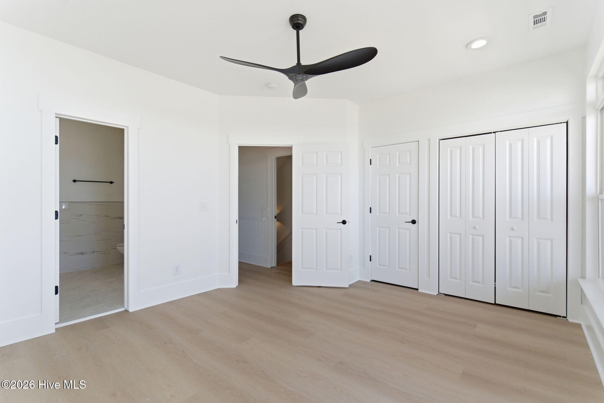 100570337 | Photo 56