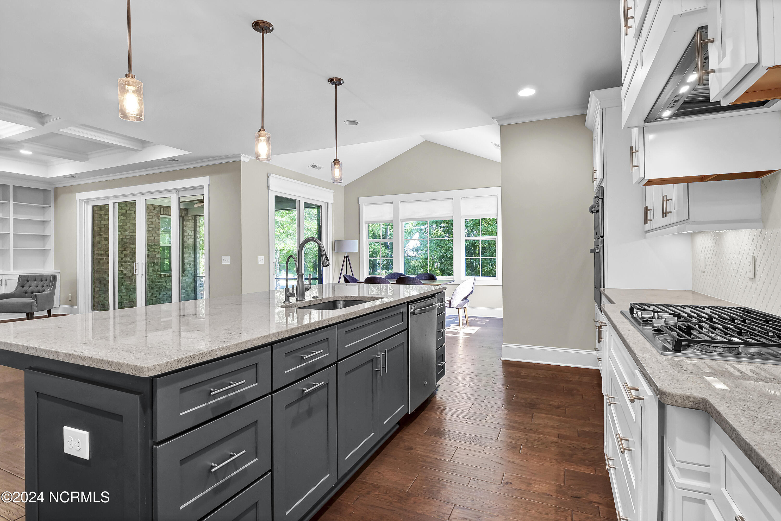 100565590 | Photo 10