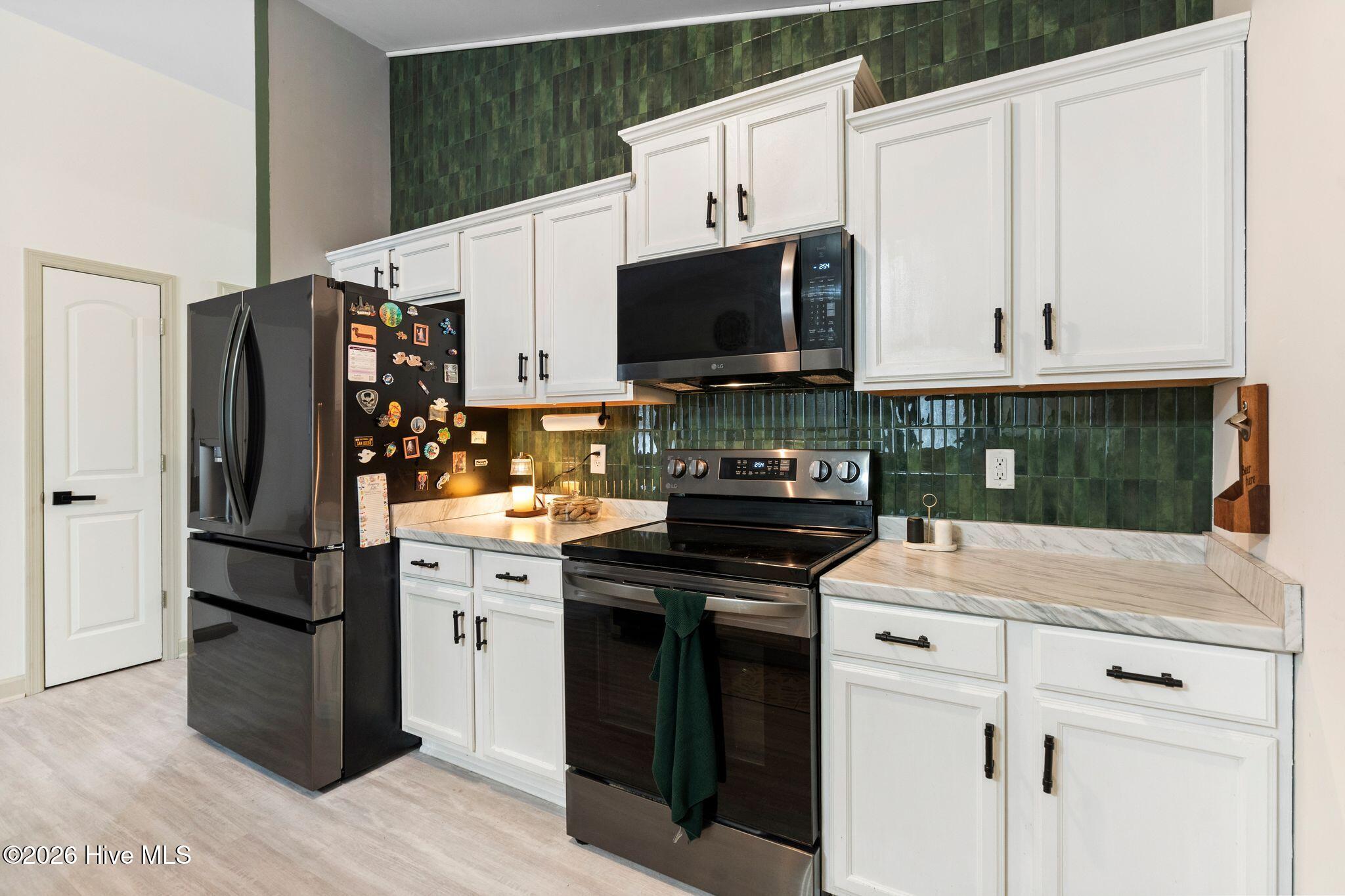 100556987 | Photo 16