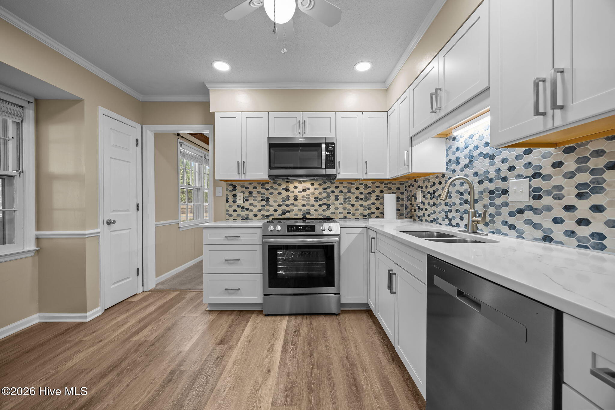 100550473 | Photo 10