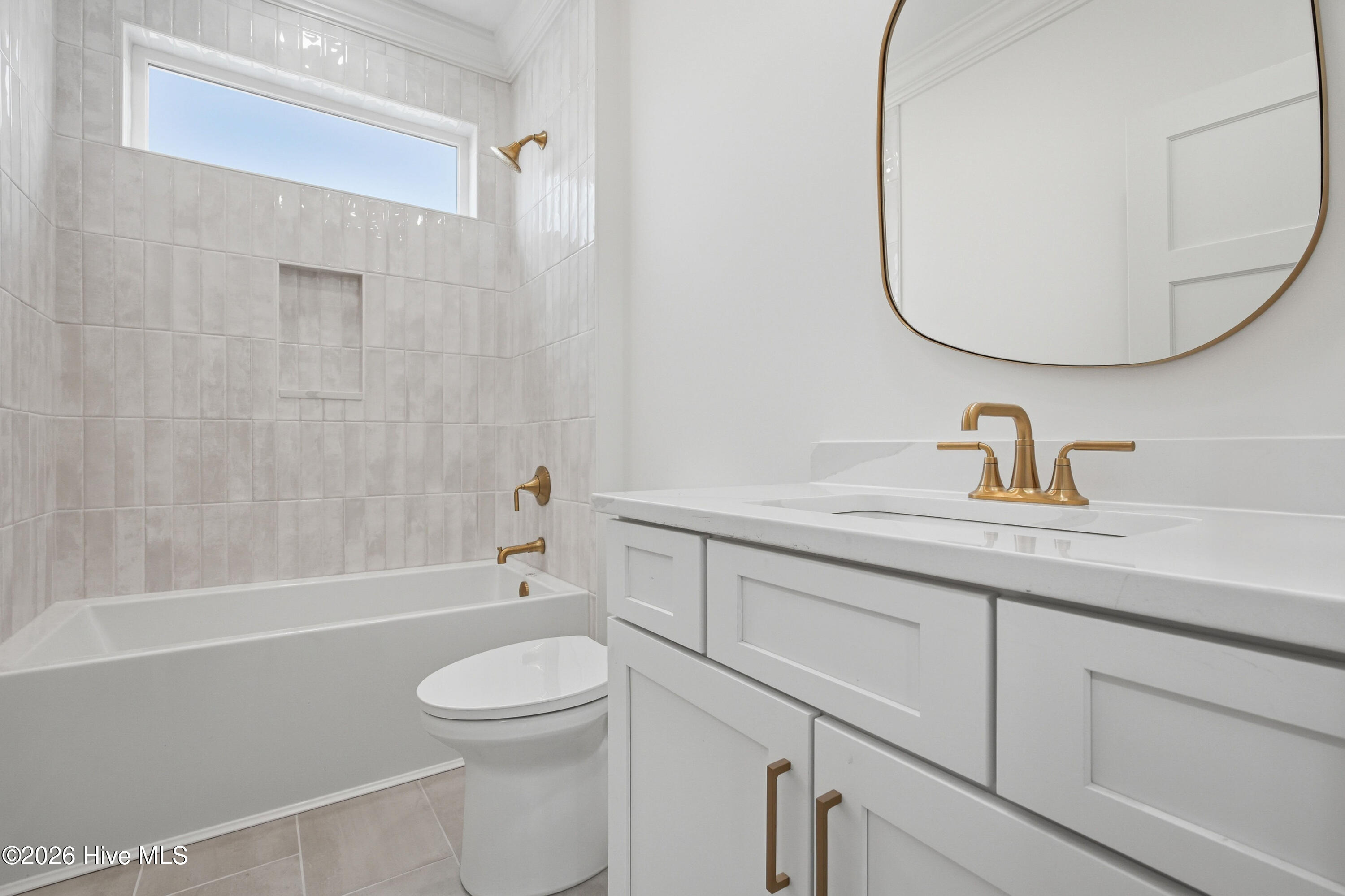 100508019 | Photo 43