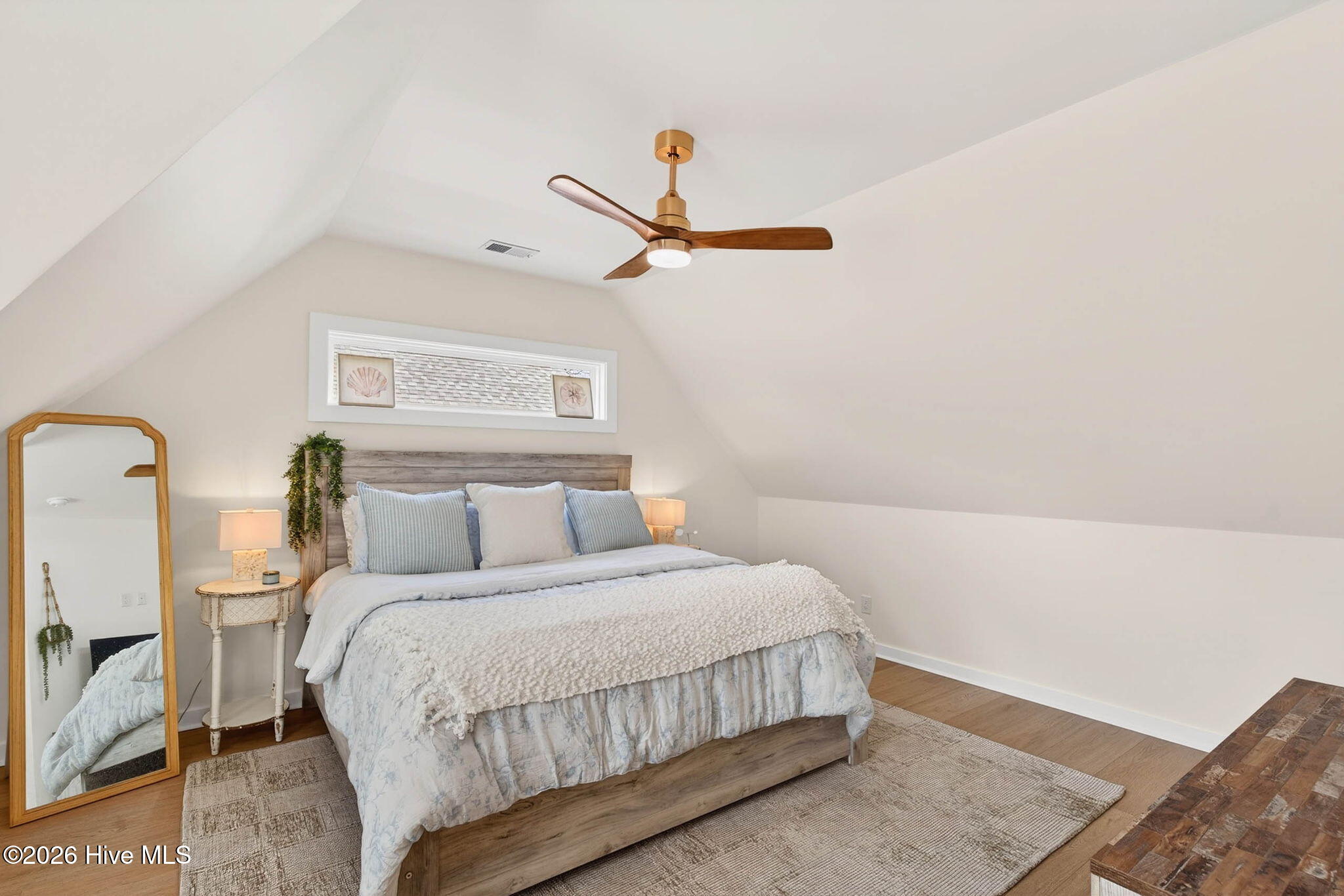 100563194 | Photo 32