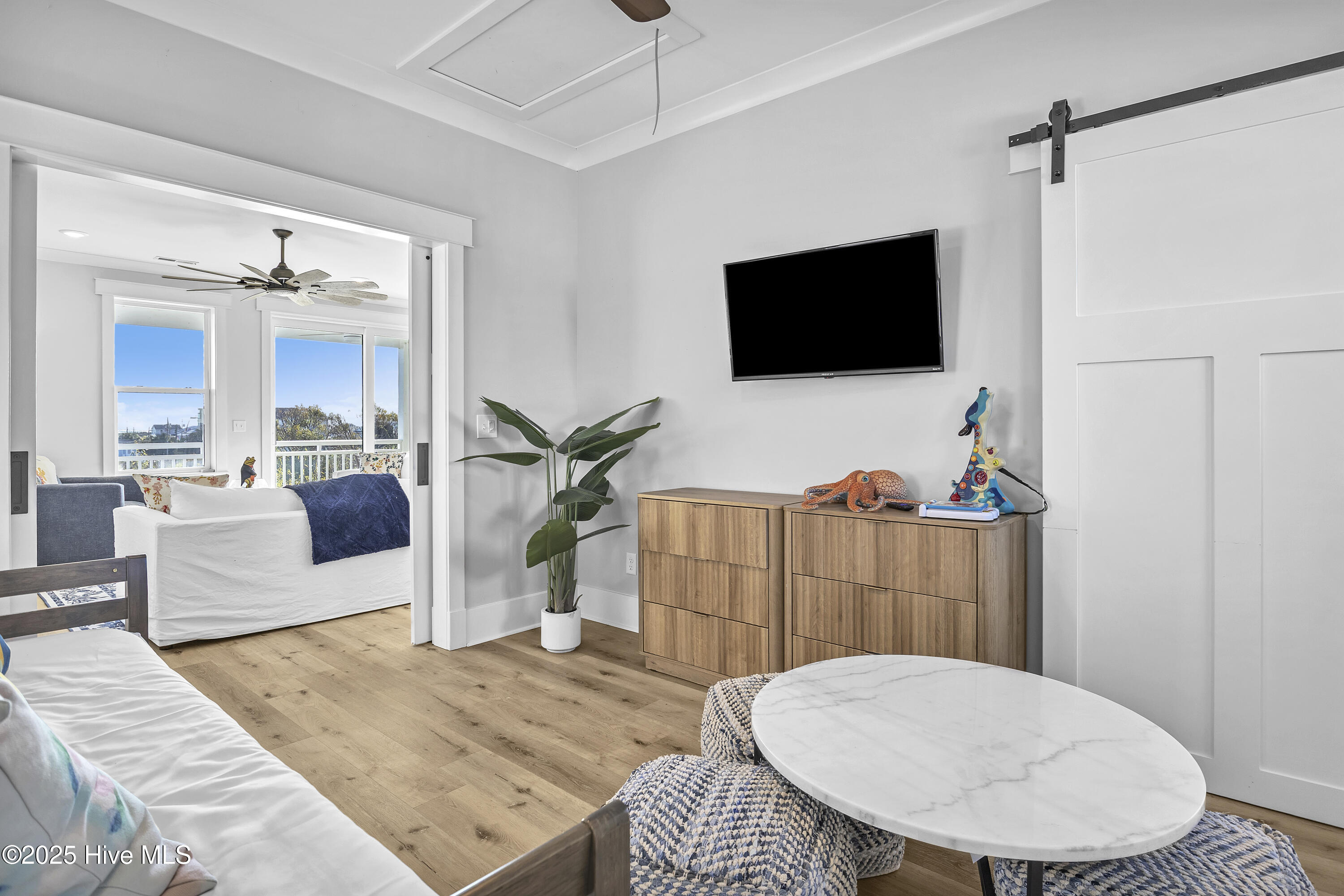 100540464 | Photo 34