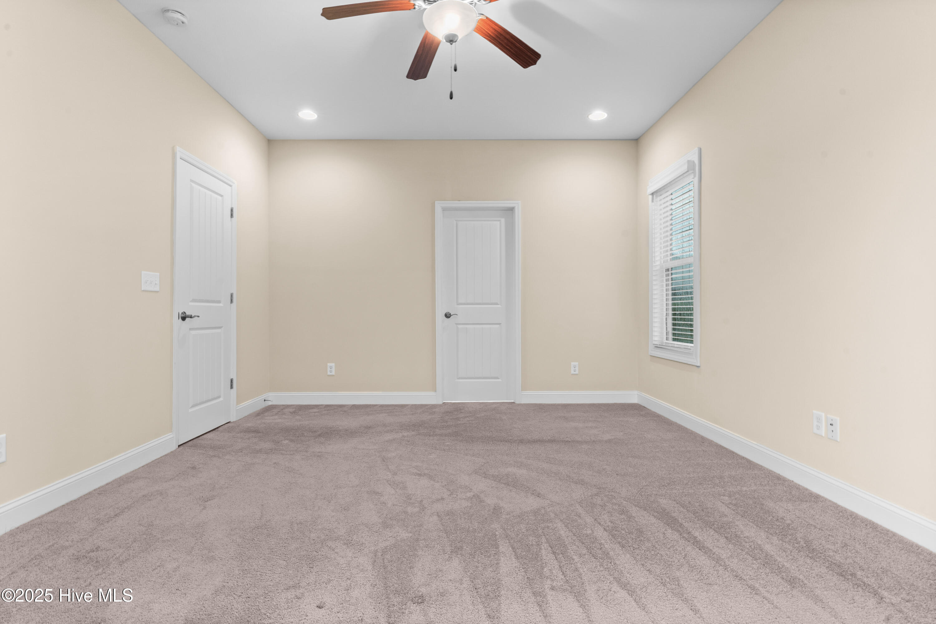 100522807 | Photo 37