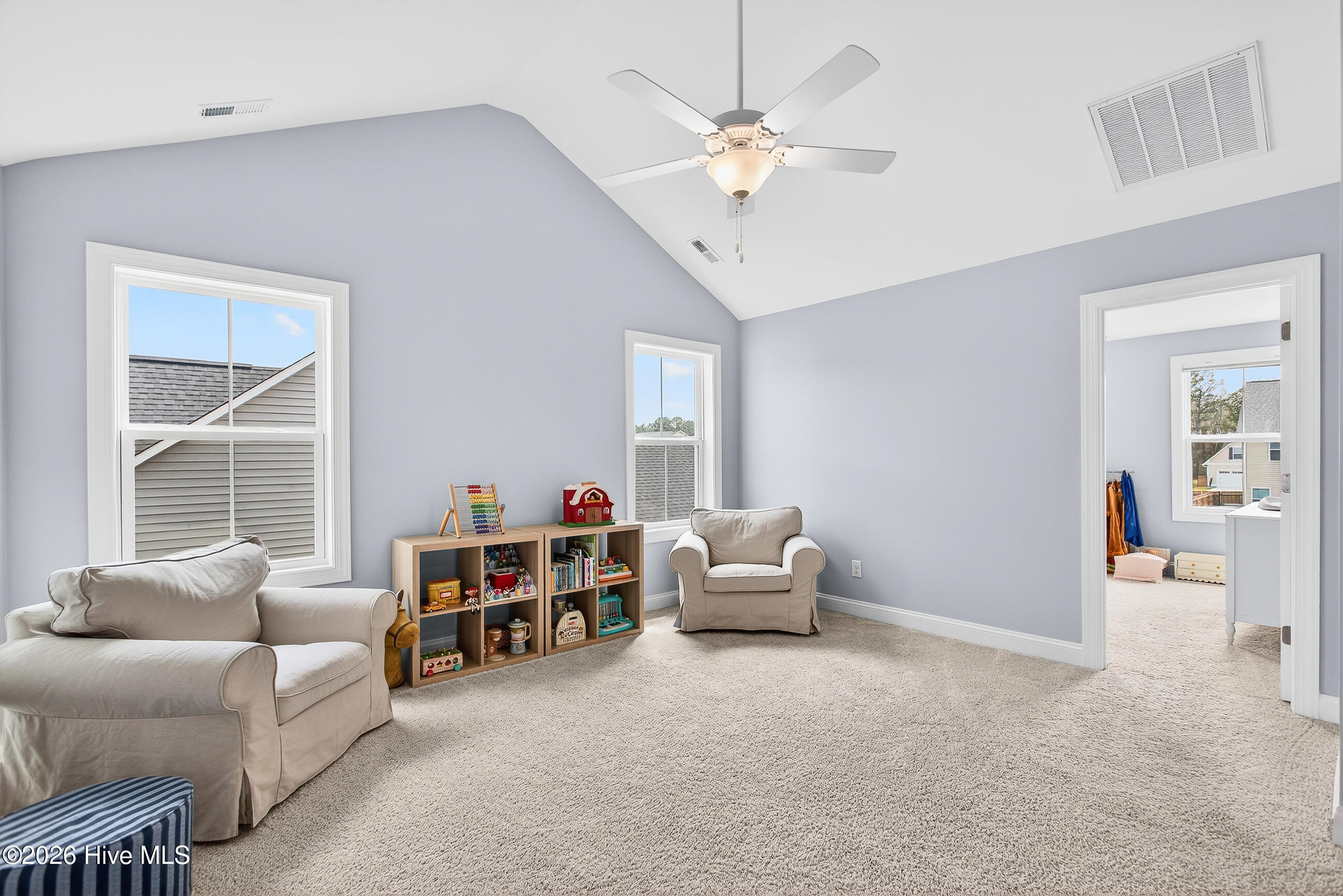 100563348 | Photo 25