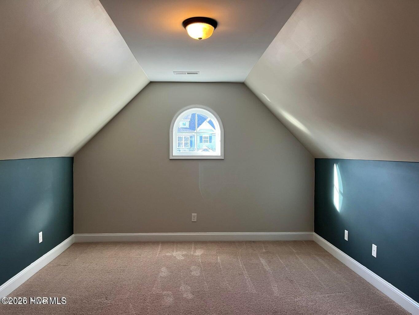 100547829 | Photo 23