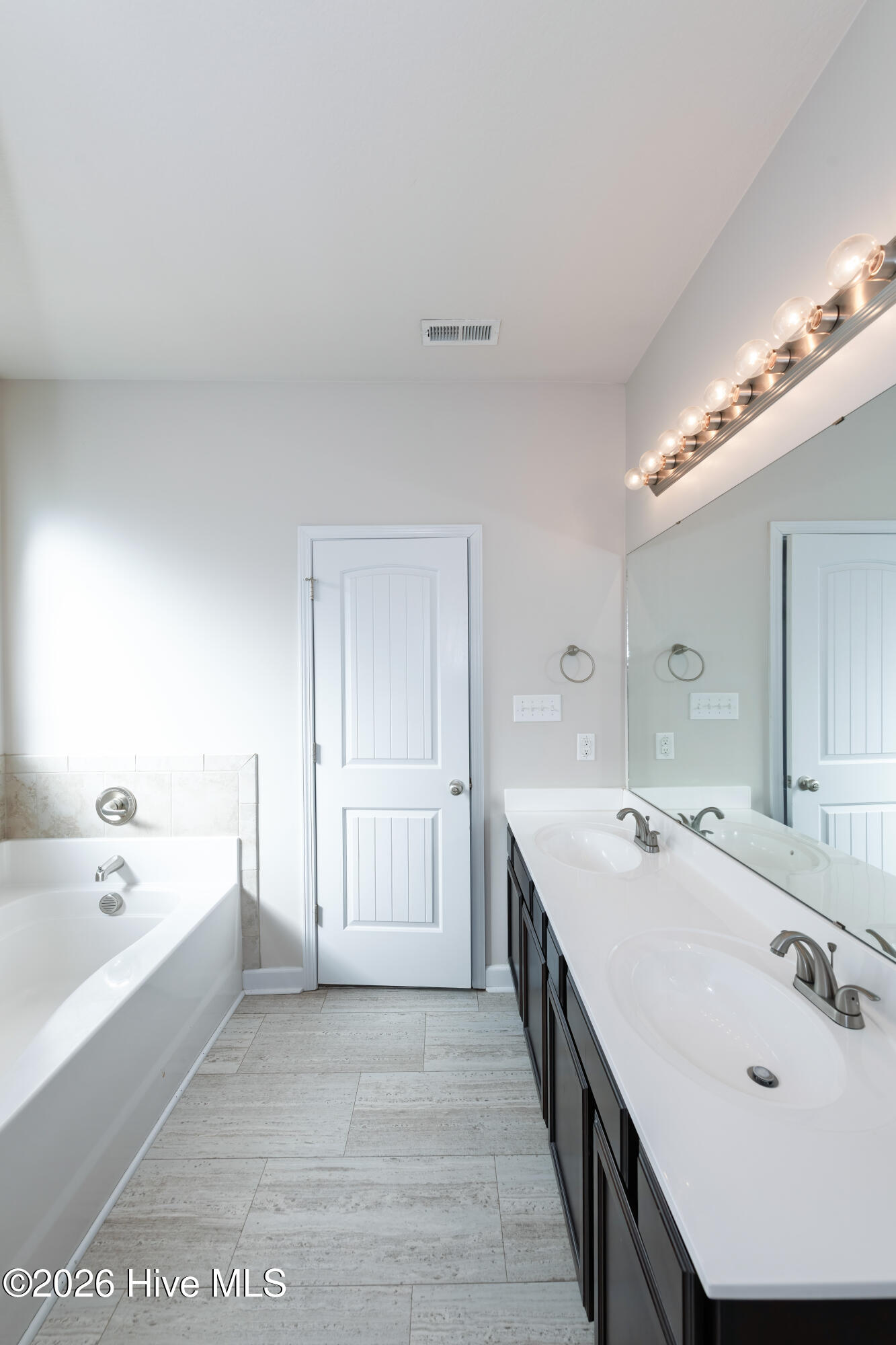 100567221 | Photo 28