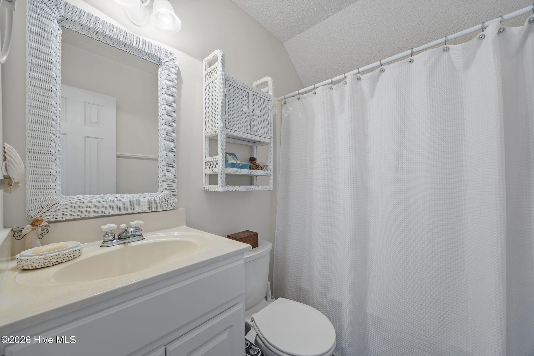 160 Live Oak Road,Newport