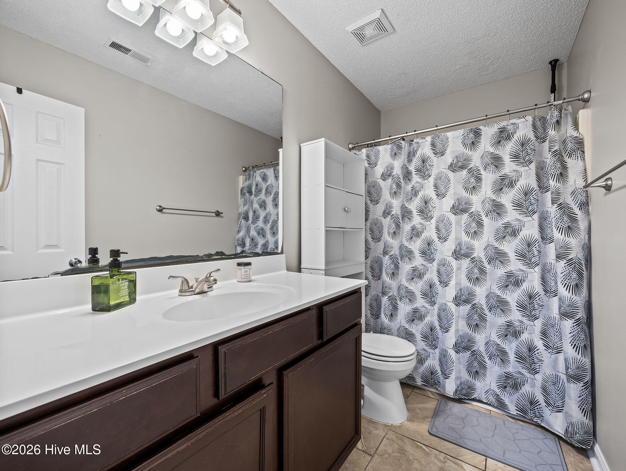 100569012 | Photo 24