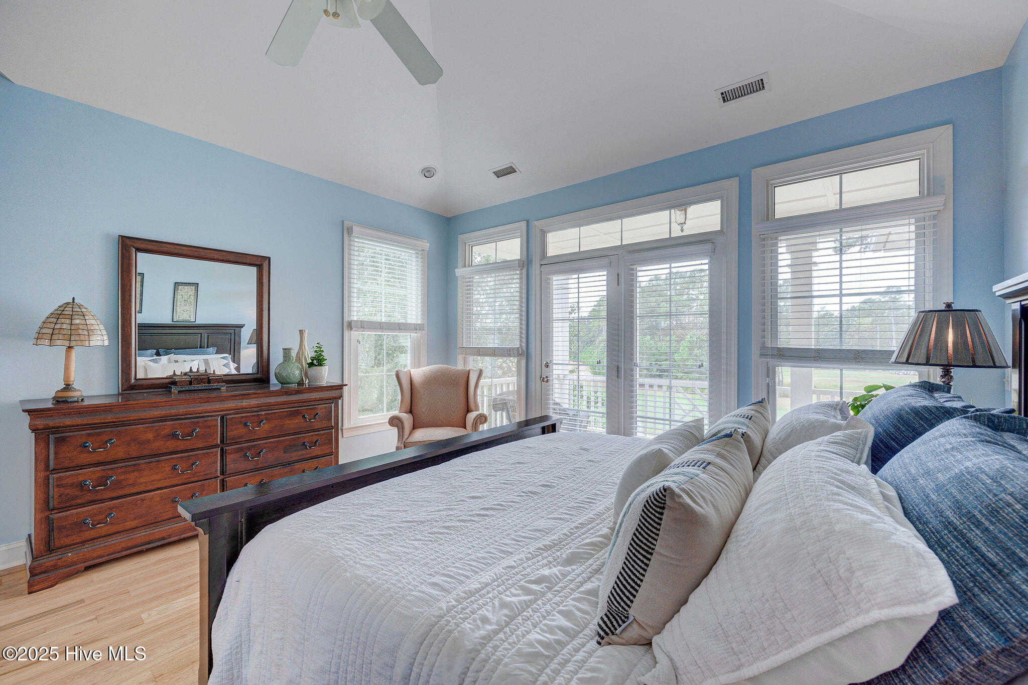 100533949 | Photo 26