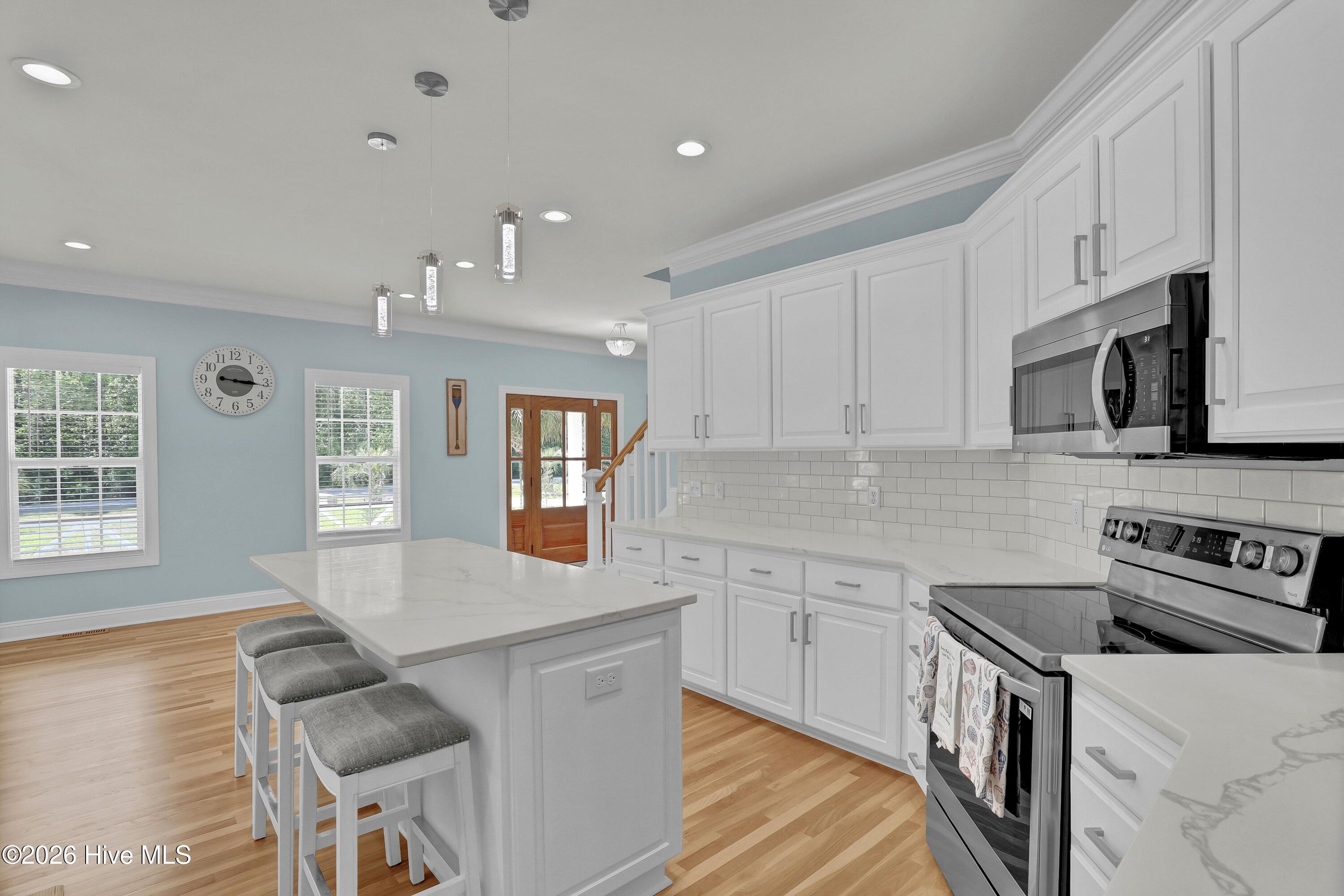 100567806 | Photo 16